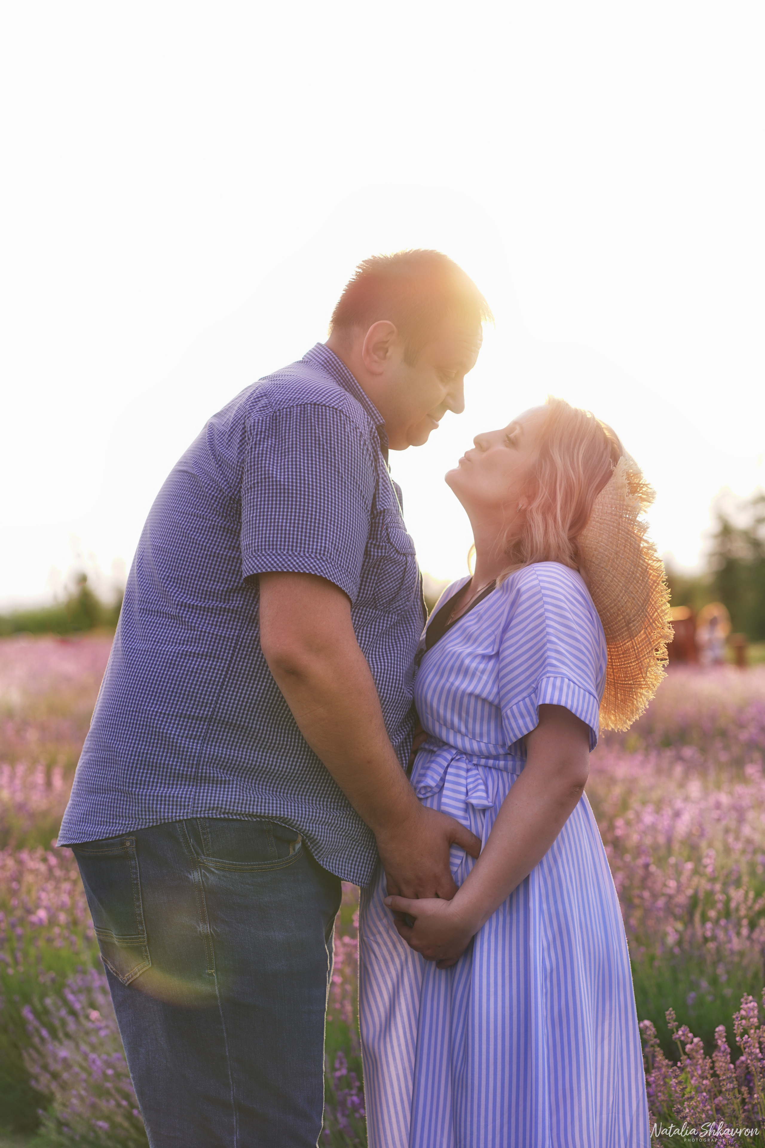 Фотосесія вагітності в лаванді. Сімейний фотограф Київ Наталія Шкаврон