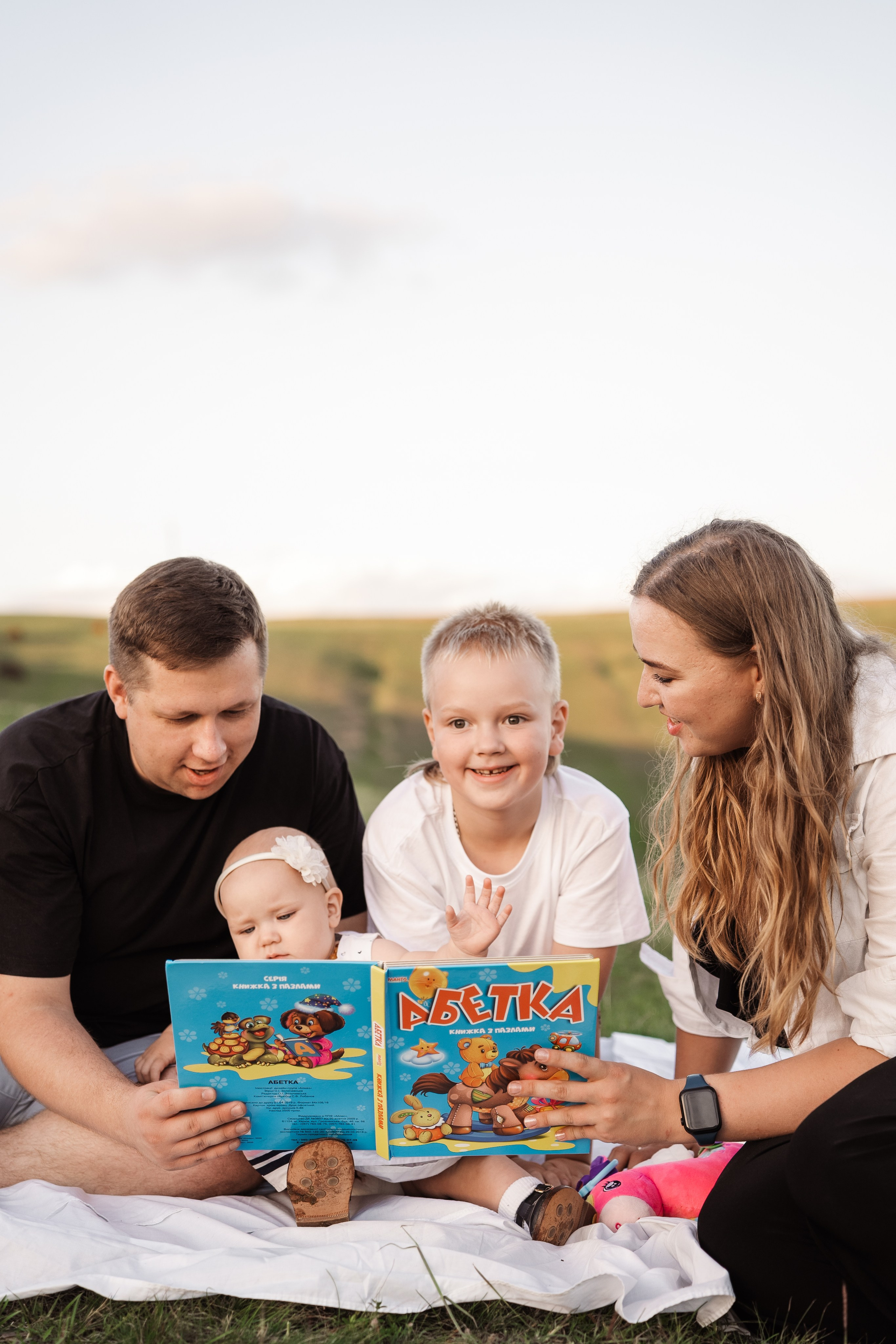 Святкування 1-го дня народження на овечій фермі. Family photographer in Kiev Natalia Shkavron