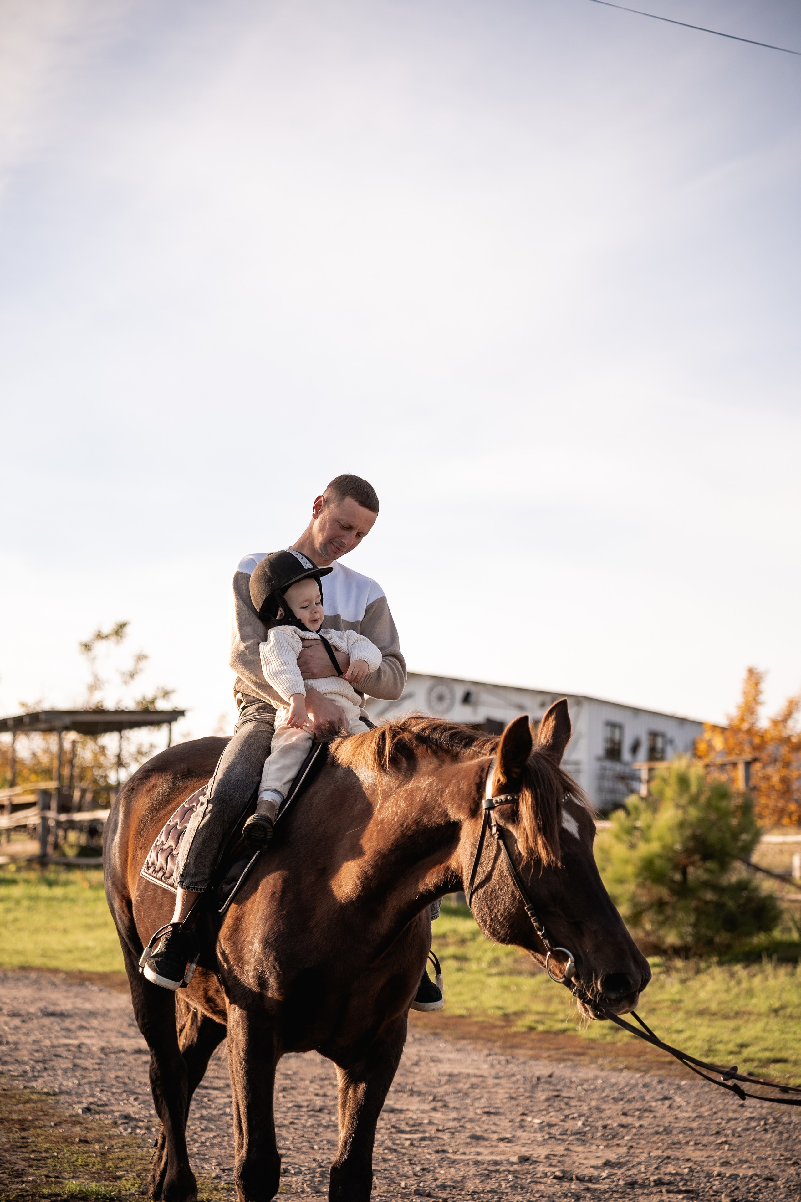 Сімейна фотосесія на кінній фермі. Family photographer in Kiev Natalia Shkavron