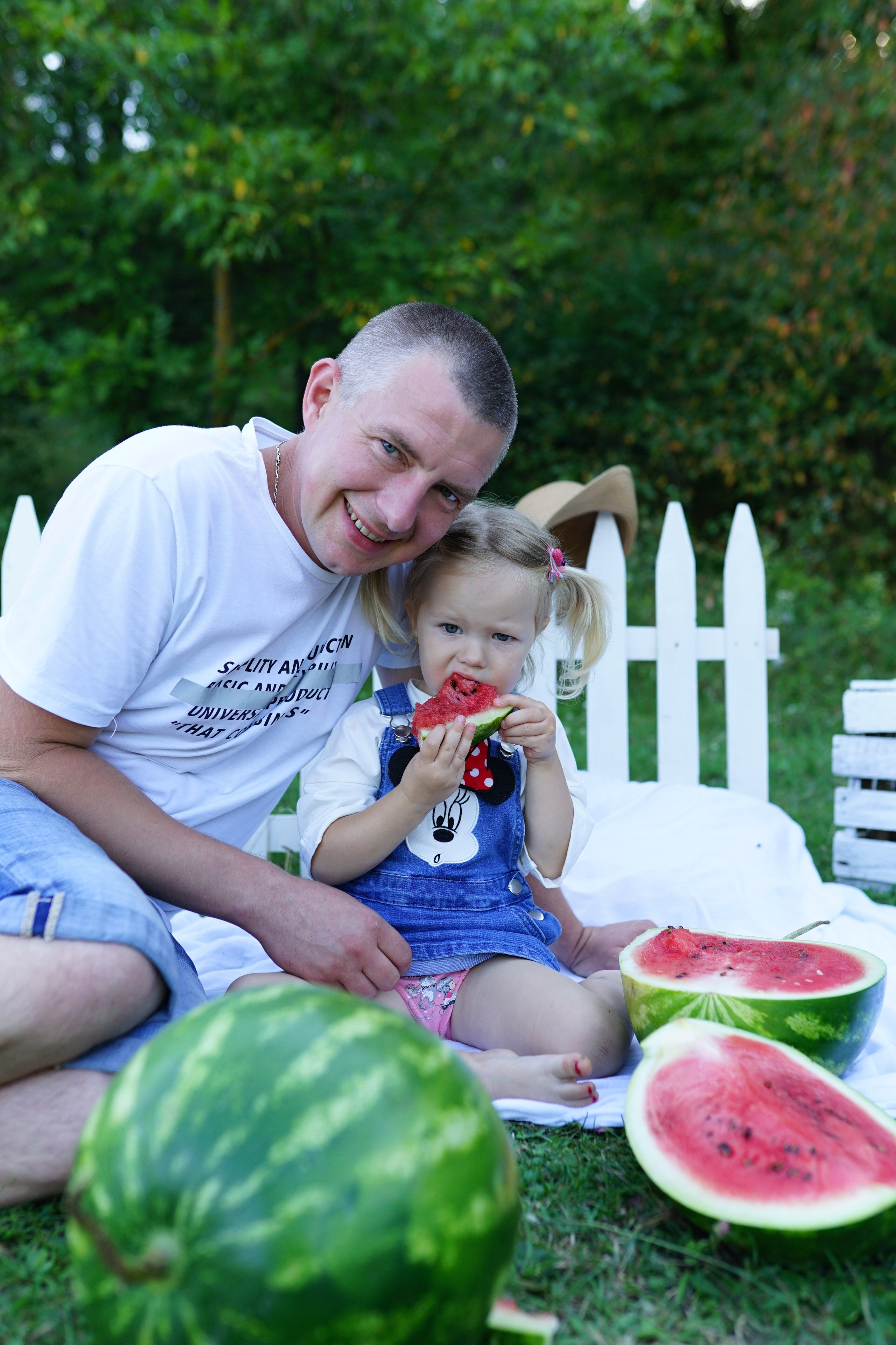 Сімейна фотосесія з кавунами. Family photographer in Kiev Natalia Shkavron