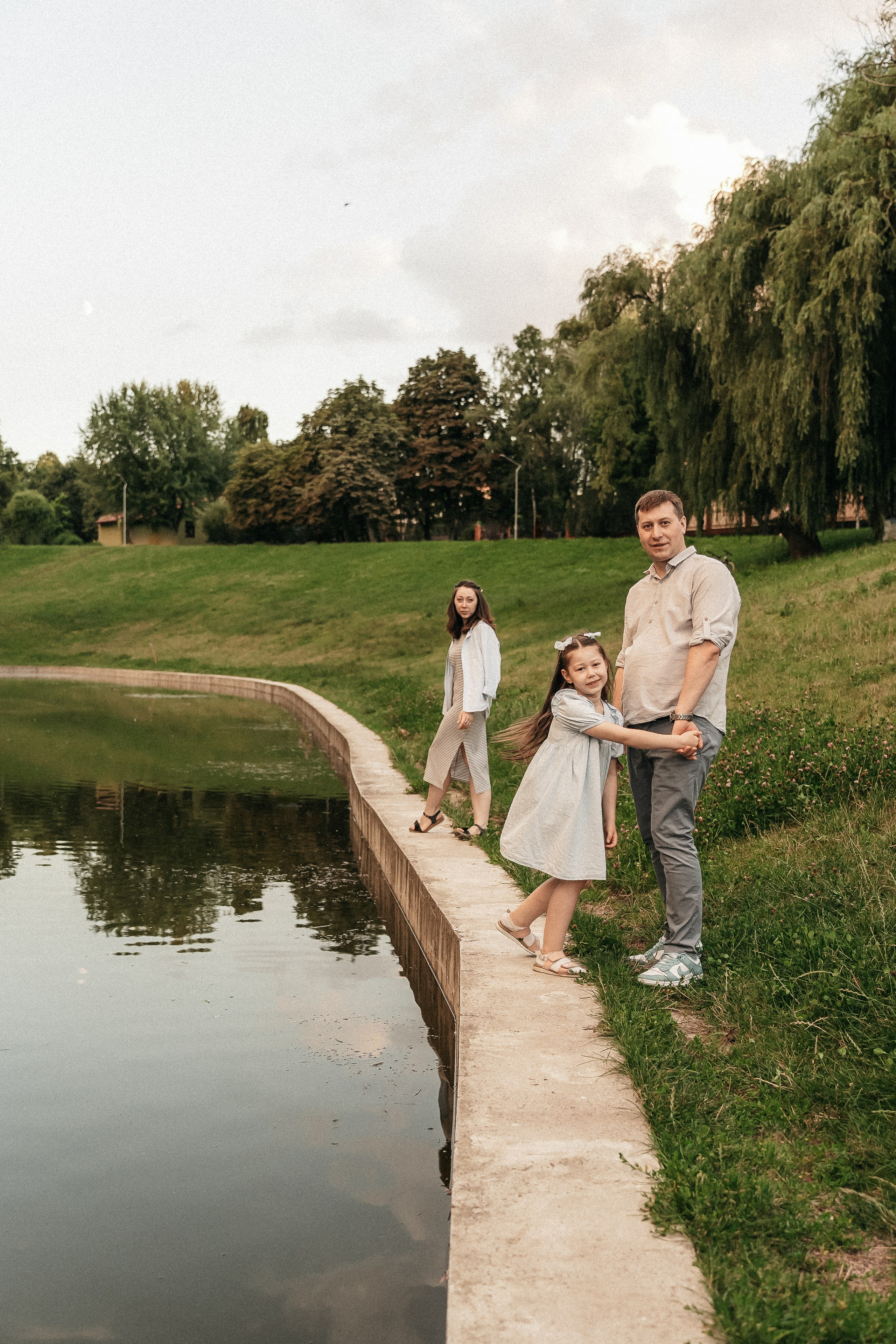 Сімейна фотосесія в парку. Сімейний фотограф Київ Наталія Шкаврон