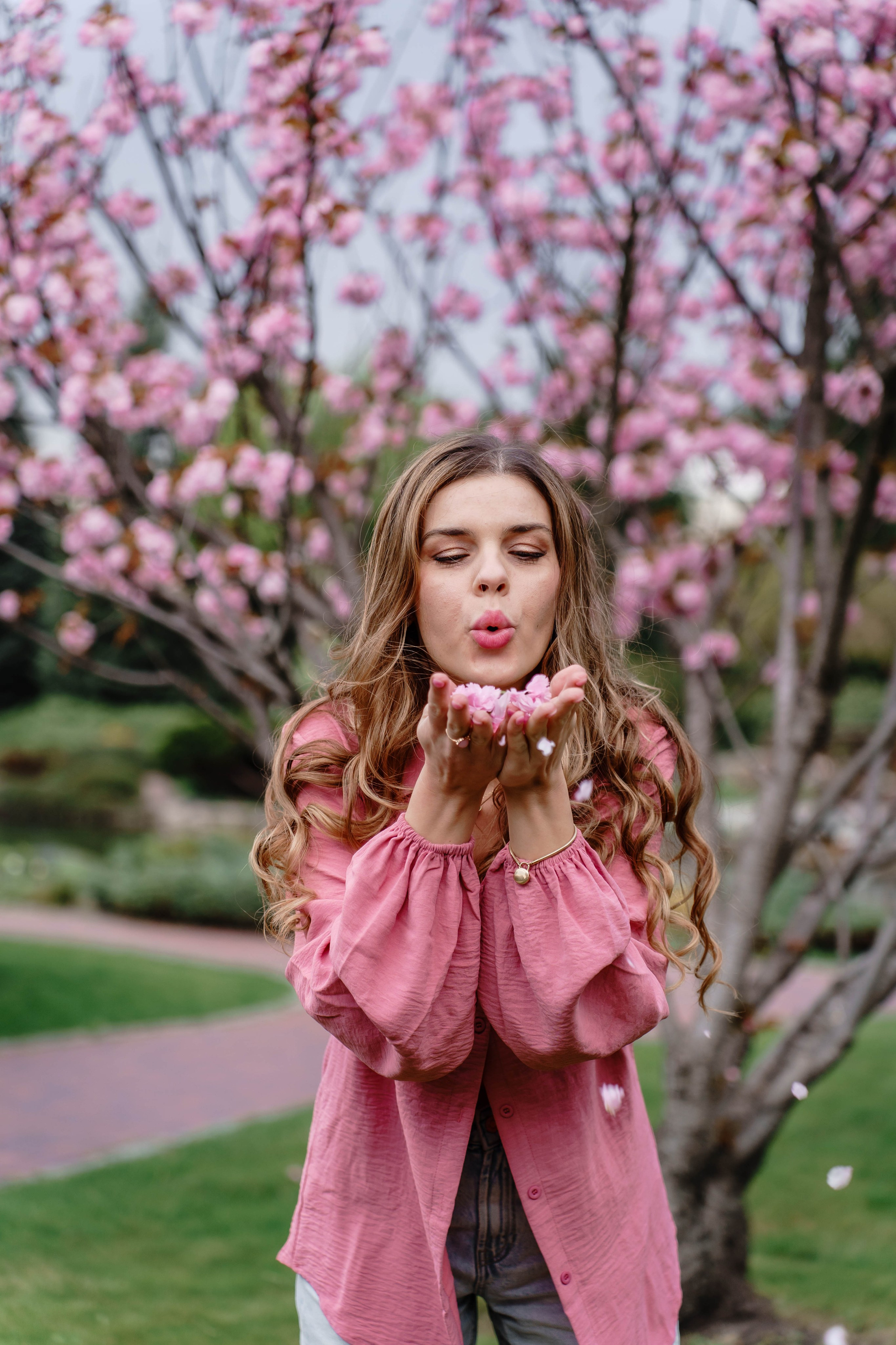 Фотосесія в сакурах. Family photographer in Kiev Natalia Shkavron