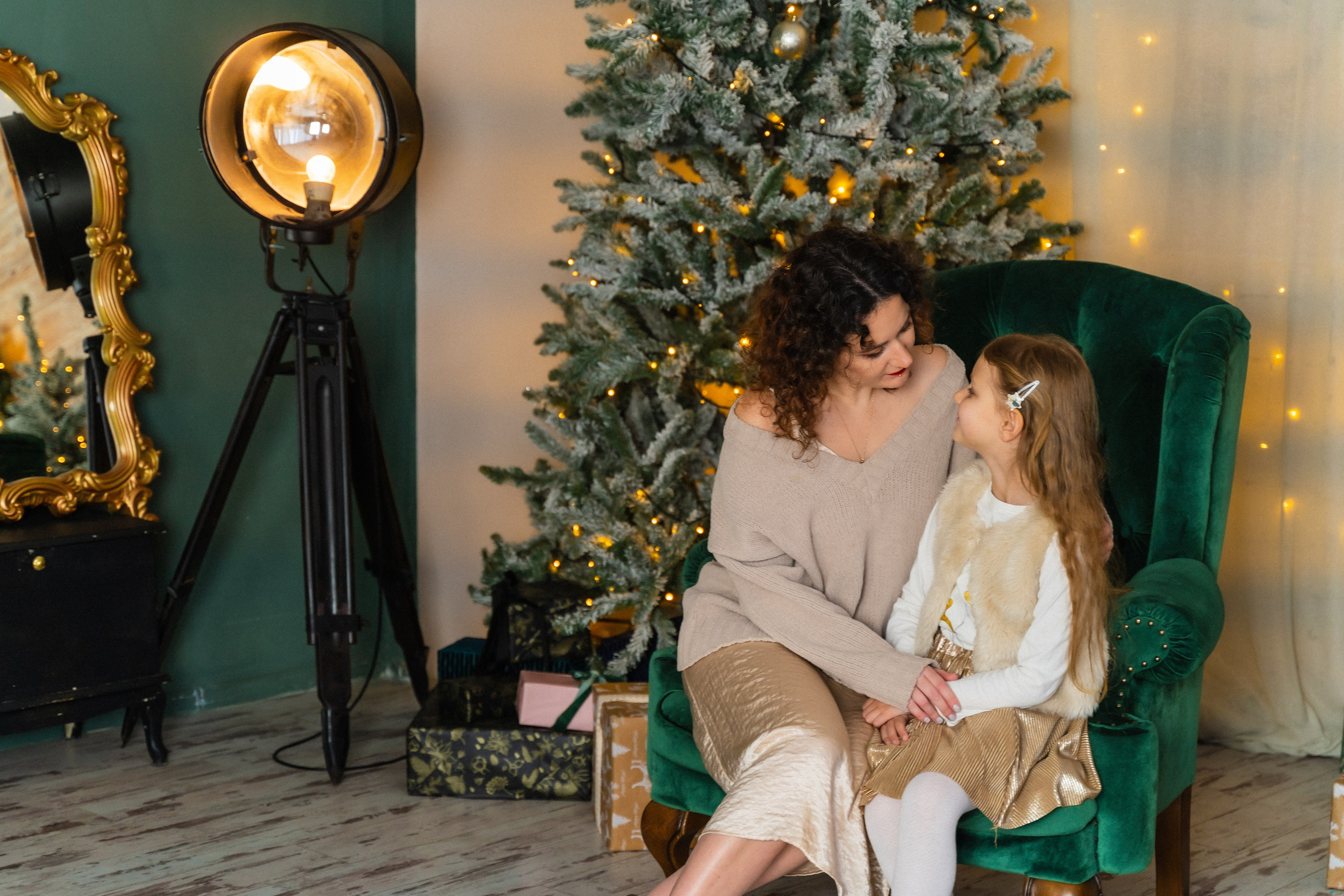 Новорічна фотосесія мама і доня. Сімейний фотограф Київ Наталія Шкаврон