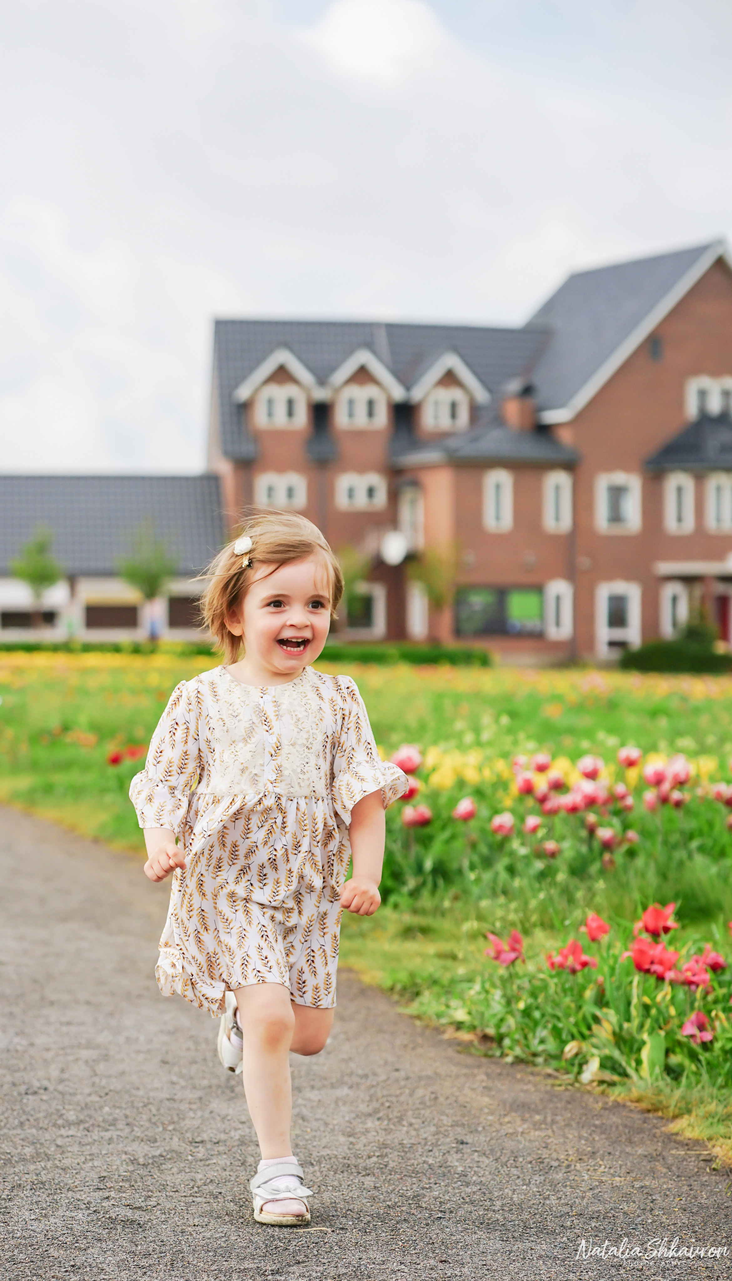 Сімейна фотосесія в тюльпанах. Сімейний фотограф Київ Наталія Шкаврон