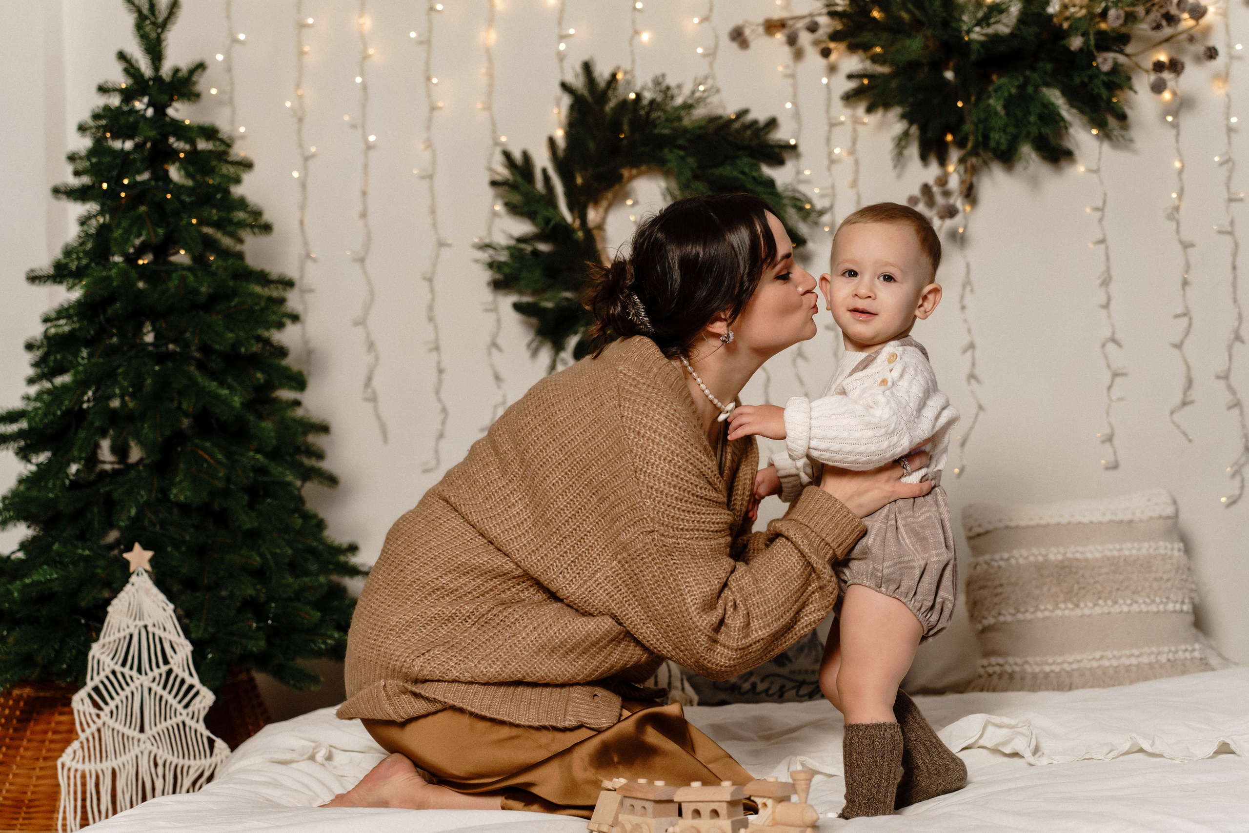 Новорічна фотосесія мами та сина. Family photographer in Kiev Natalia Shkavron