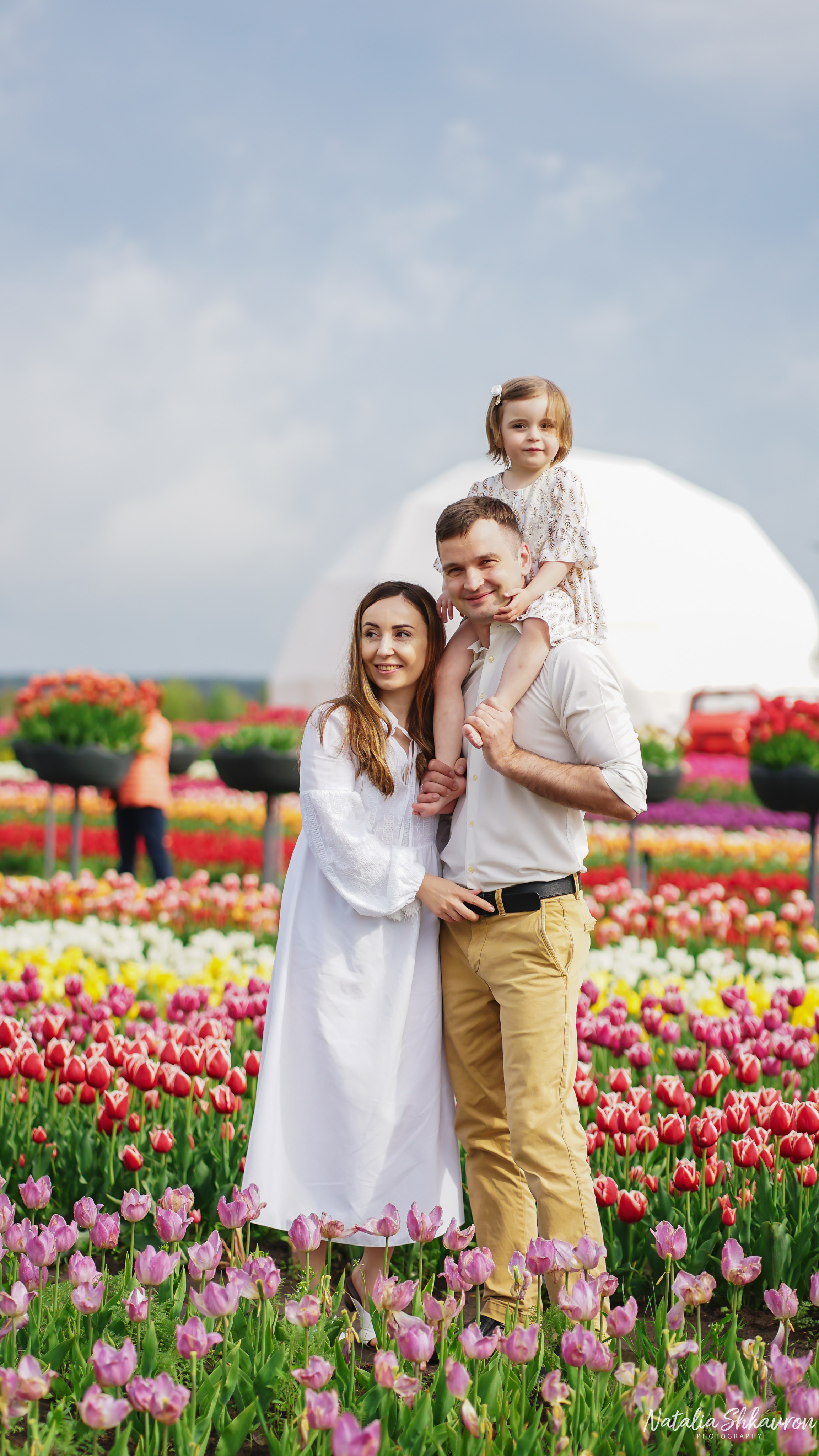 Сімейна фотосесія в тюльпанах. Сімейний фотограф Київ Наталія Шкаврон