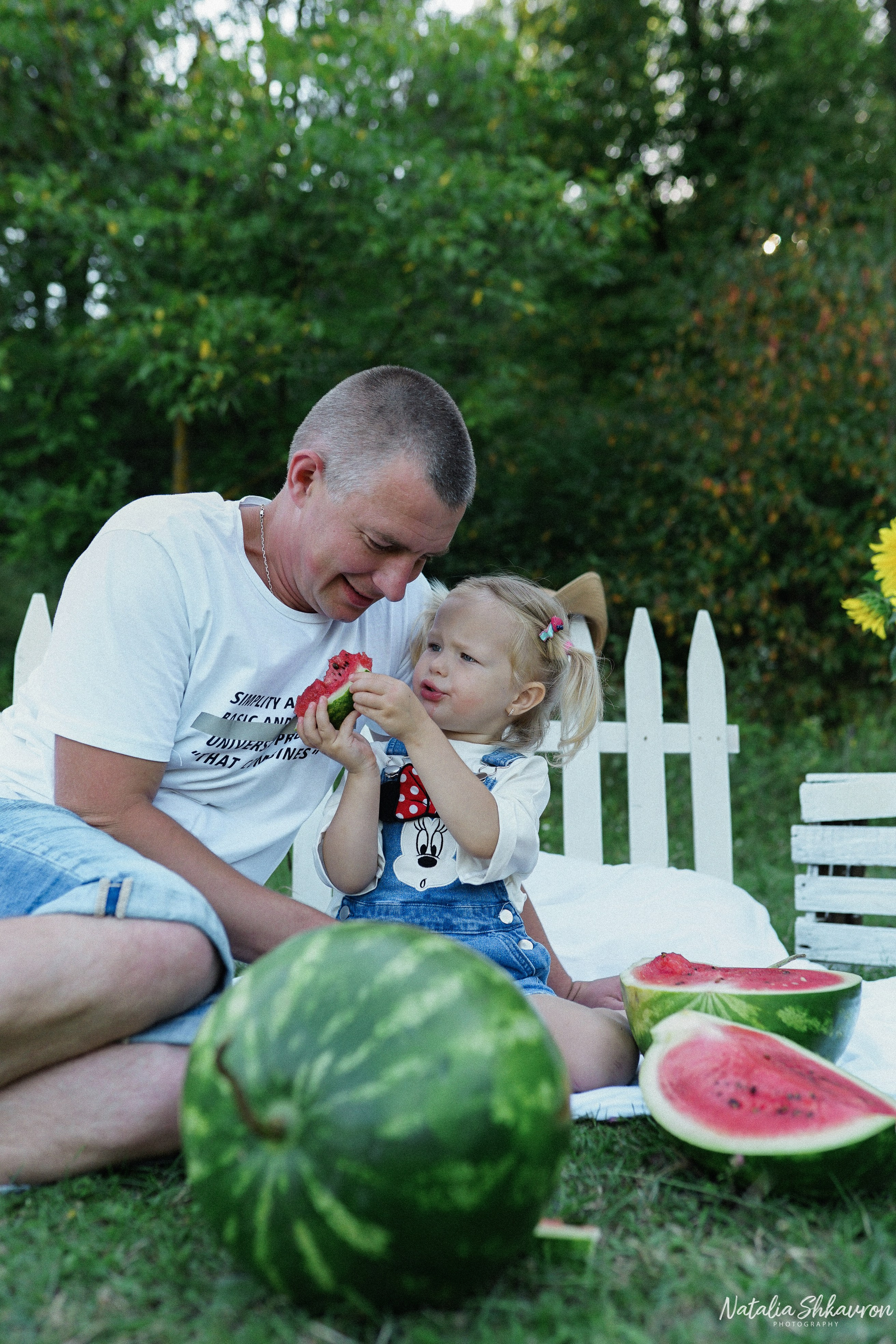 Сімейна фотосесія з кавунами. Family photographer in Kiev Natalia Shkavron