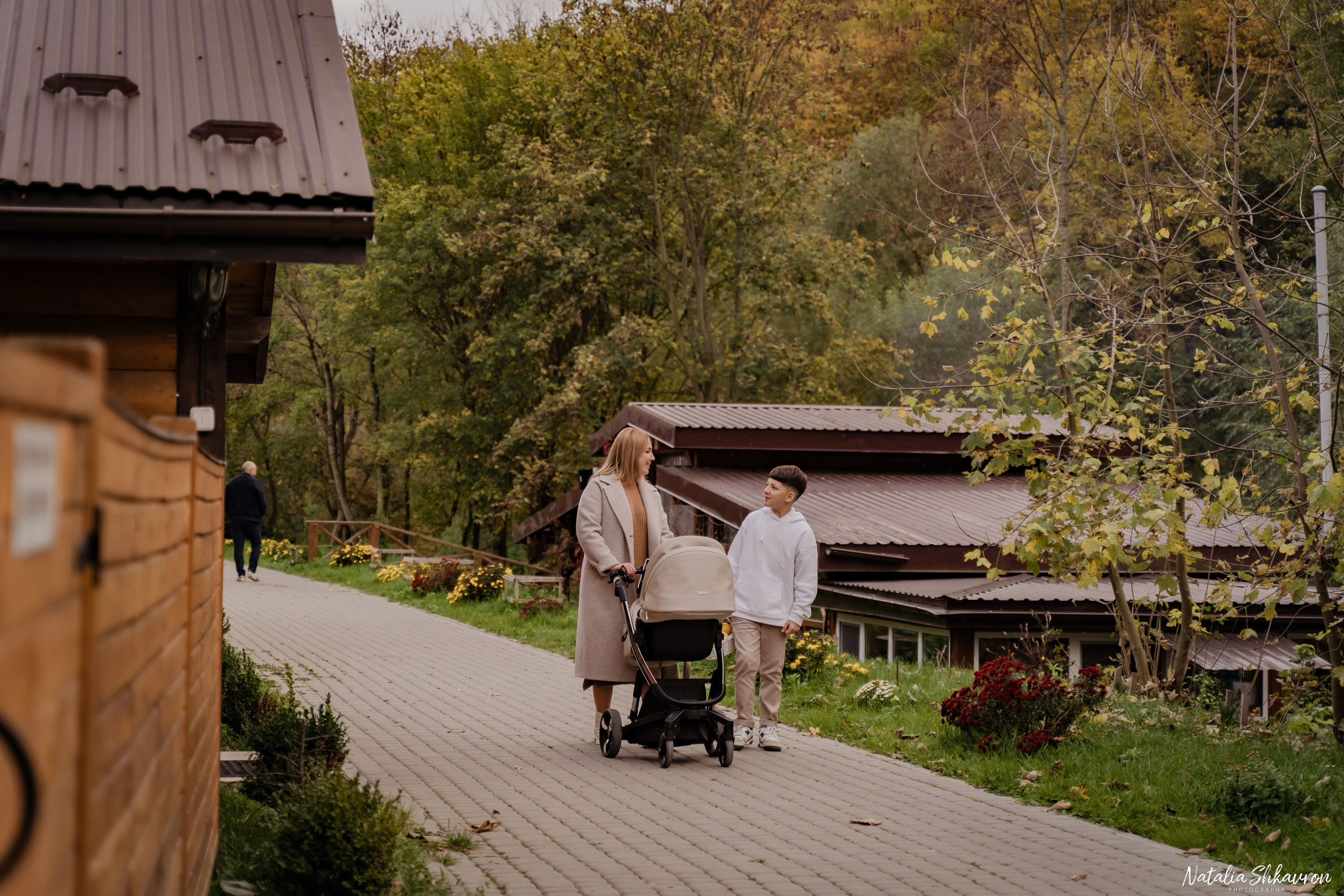 Сімейна фотосесія восени біля води. Family photographer in Kiev Natalia Shkavron