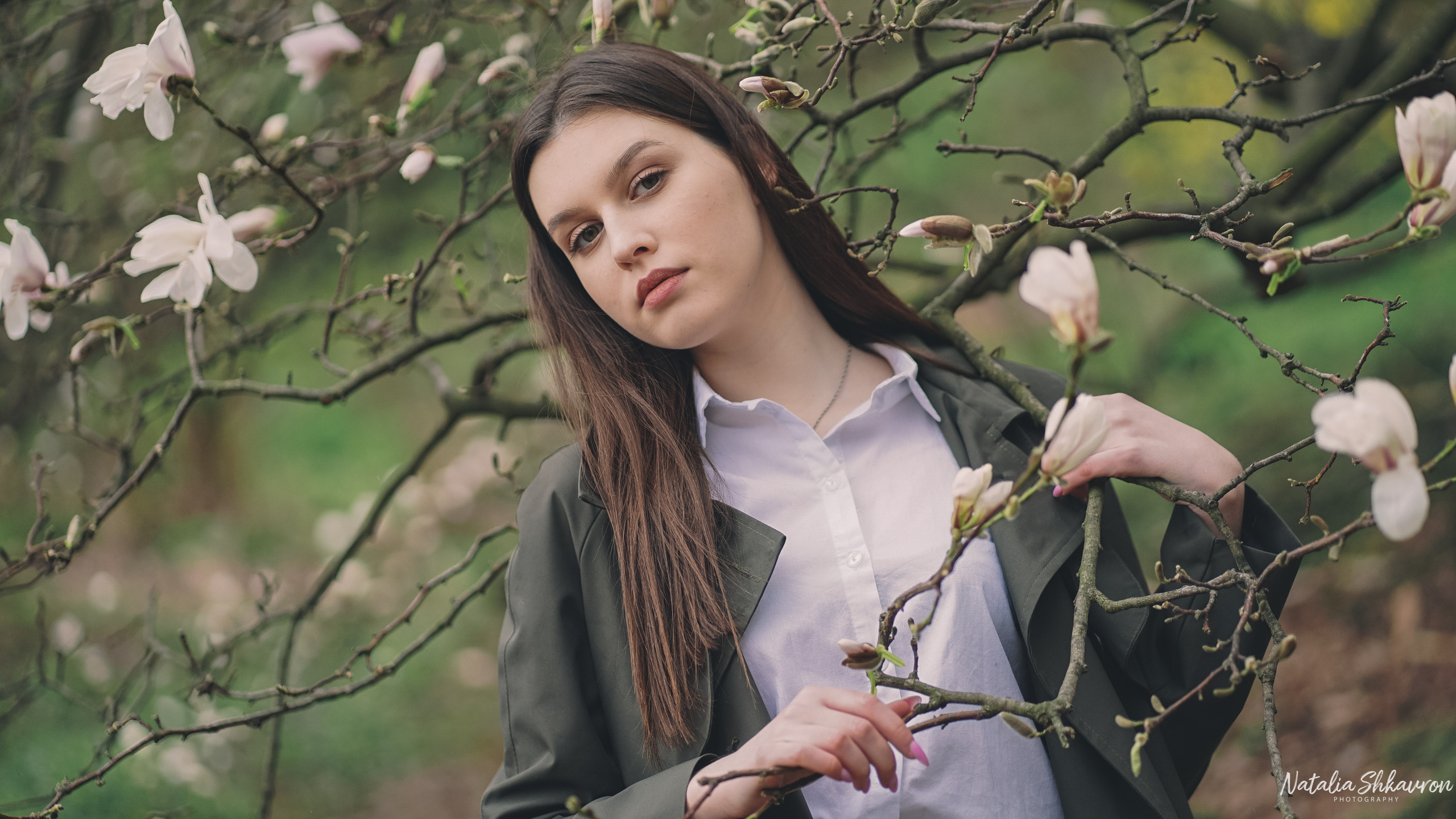 Весняна фотосесія в магноліях. Сімейний фотограф Київ Наталія Шкаврон