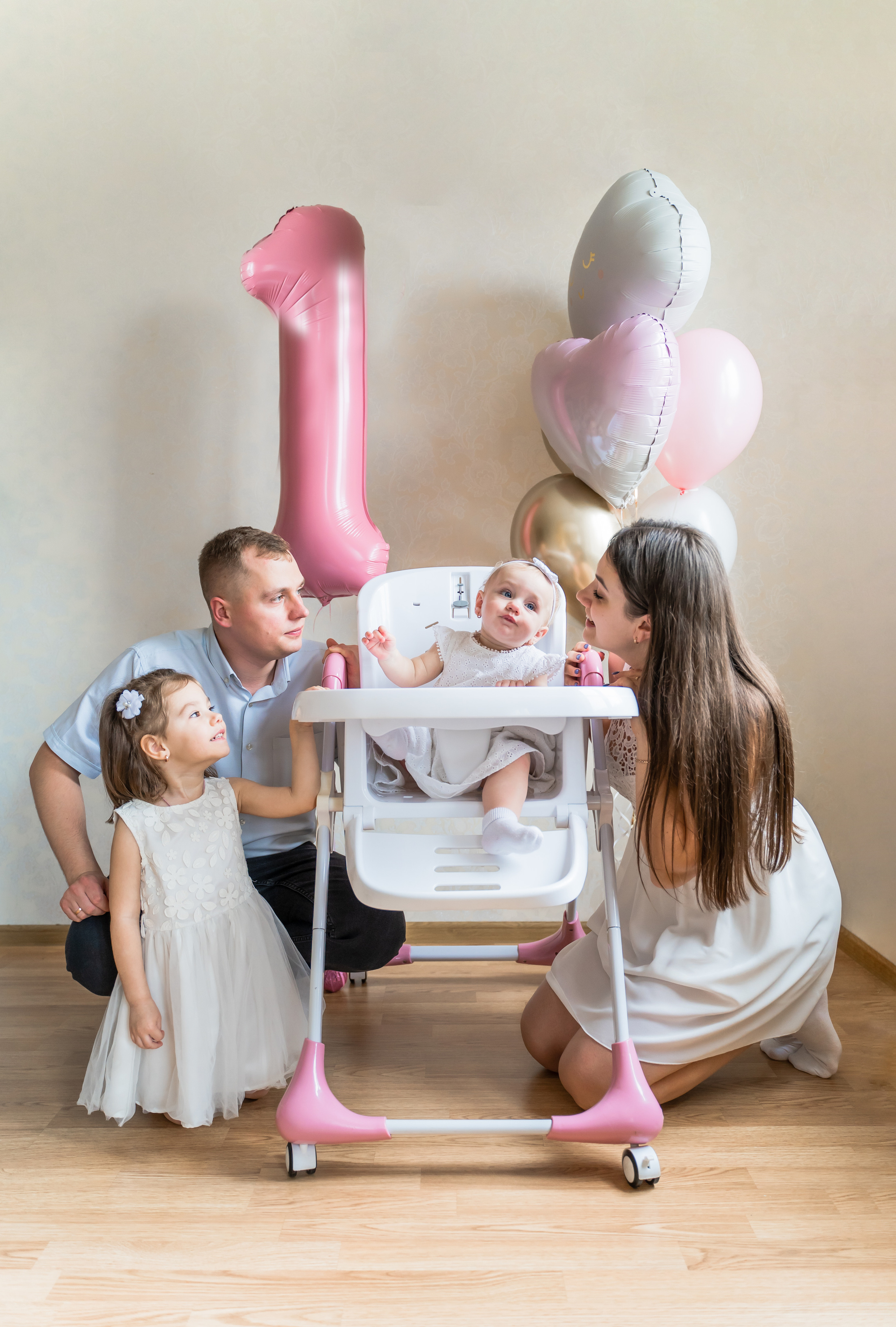 Перший день народження. Домашня фотосесія. Сімейний фотограф Київ Наталія Шкаврон