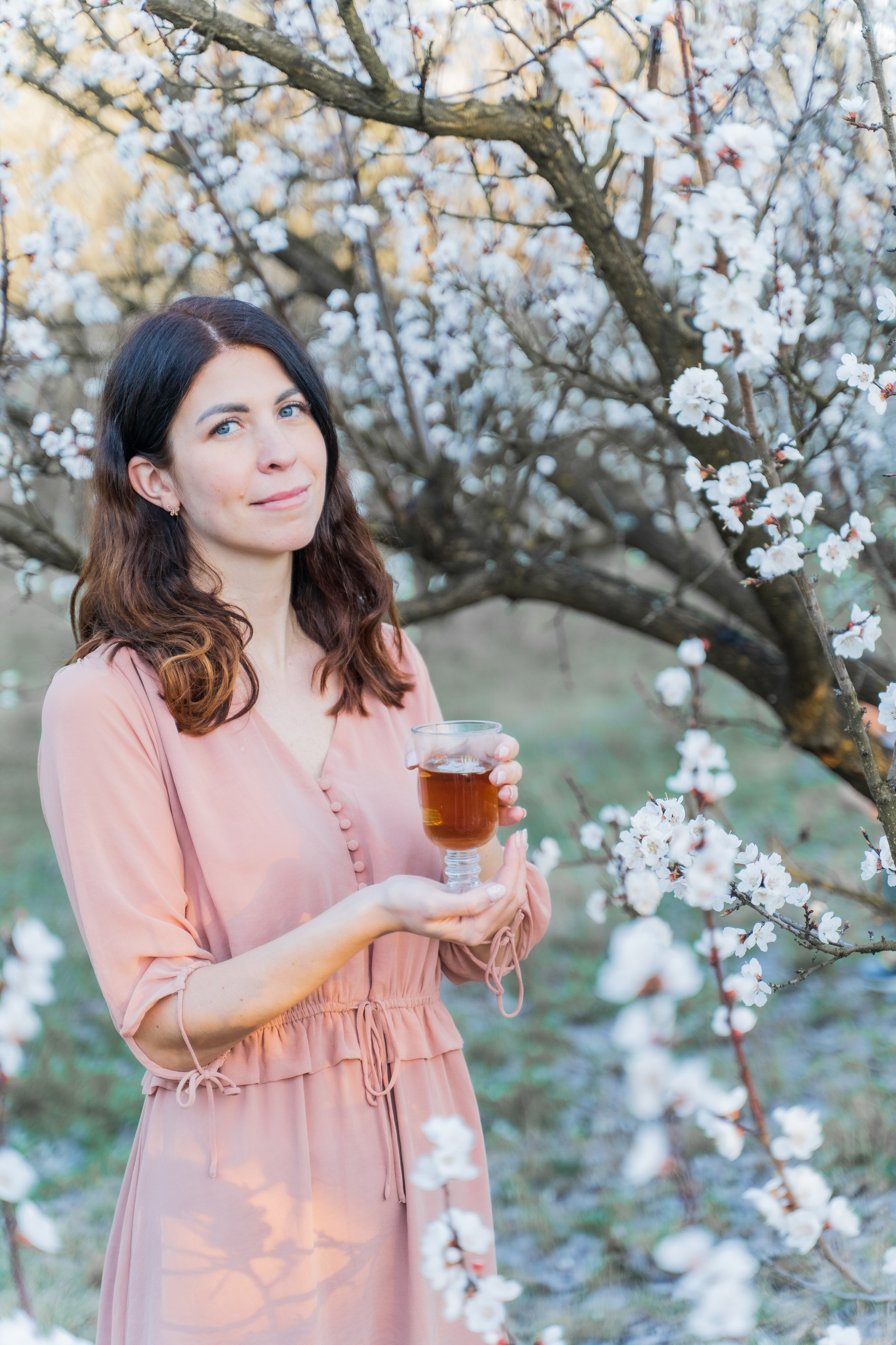 Сімейна фотосесія в абрикосовому саду. Сімейний фотограф Київ Наталія Шкаврон