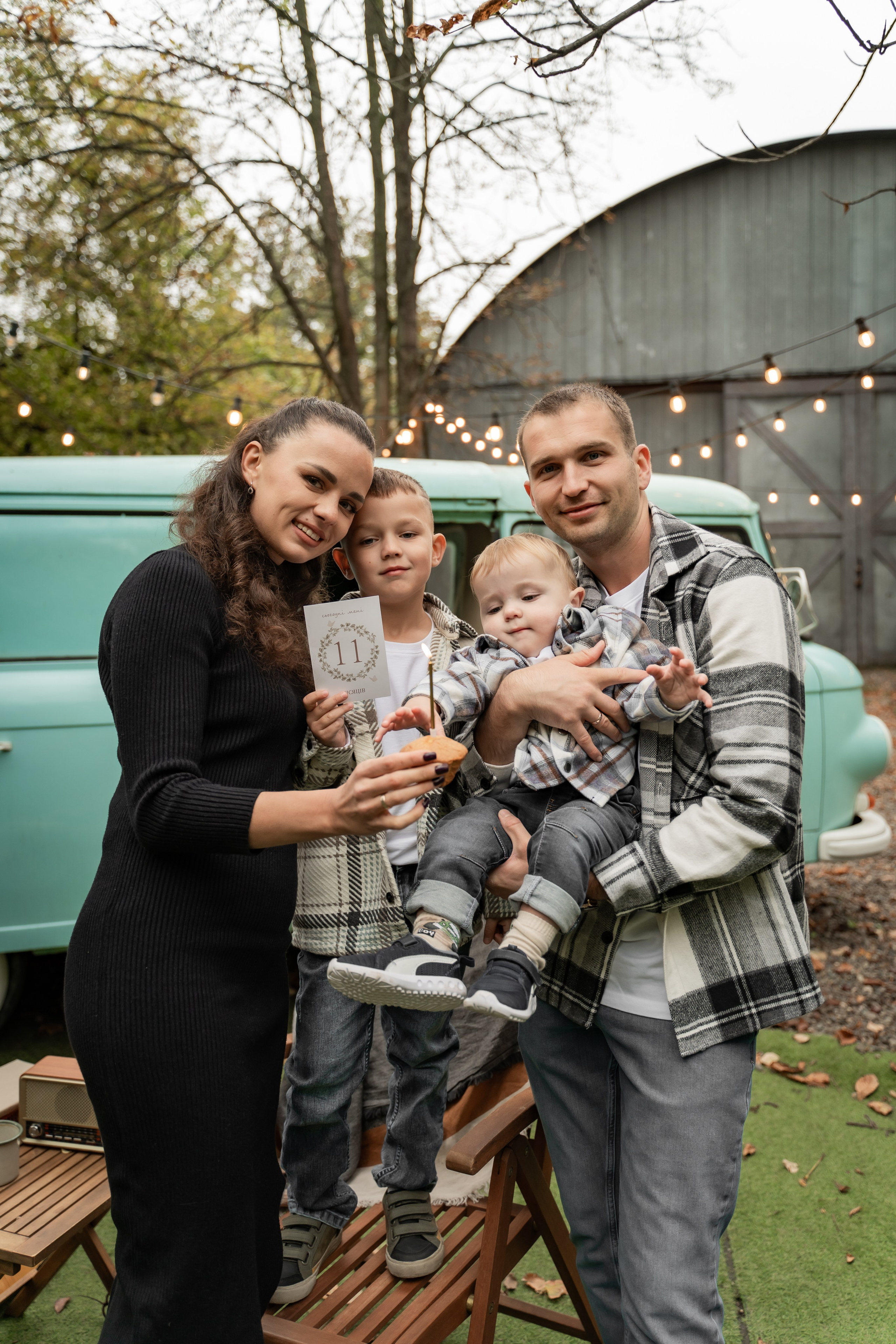 Сімейна фотосесія в саду. Сімейний фотограф Київ Наталія Шкаврон