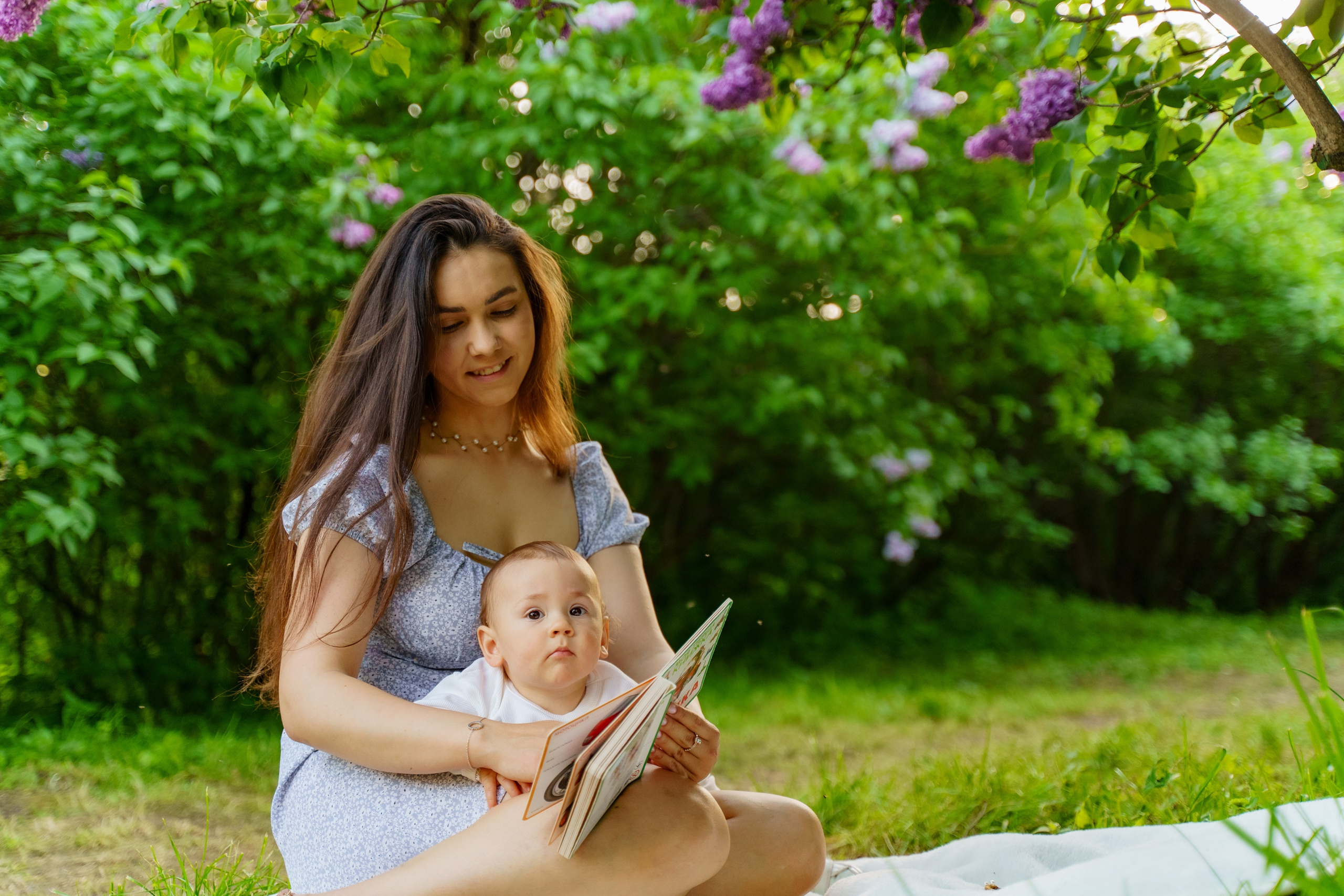 Сімейна фотосесія в бузку Київ. Сімейний фотограф Київ Наталія Шкаврон