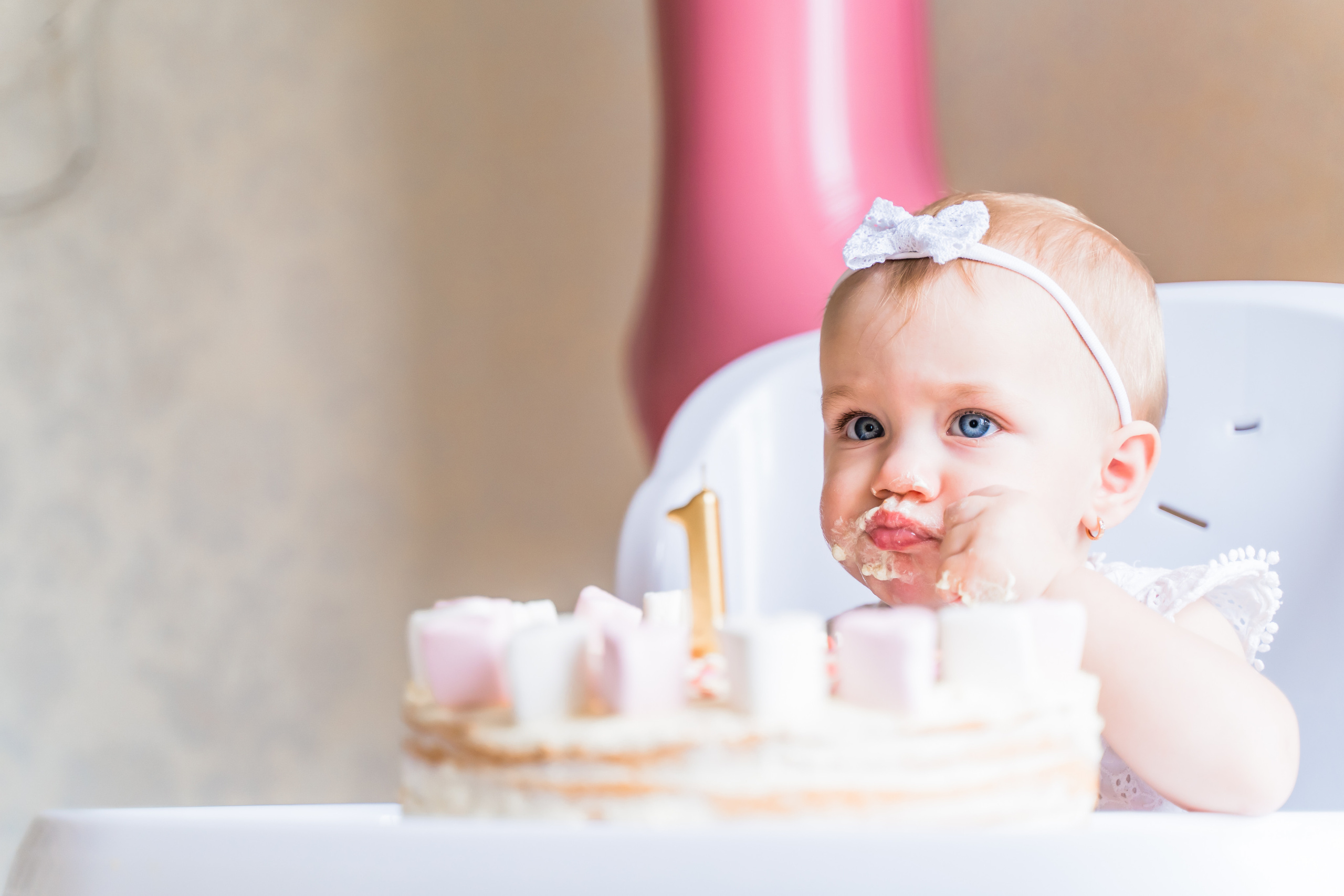 Перший день народження. Домашня фотосесія. Сімейний фотограф Київ Наталія Шкаврон