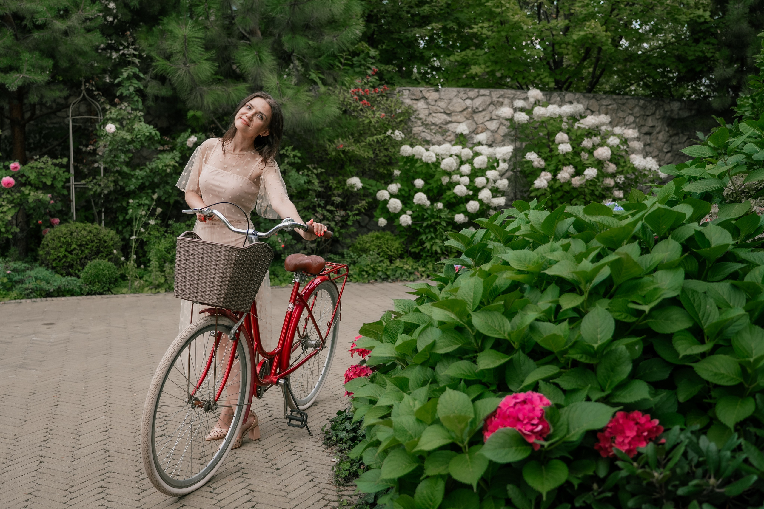 Фотосеся індивідуальна в гортензіях. Сімейний фотограф Київ Наталія Шкаврон