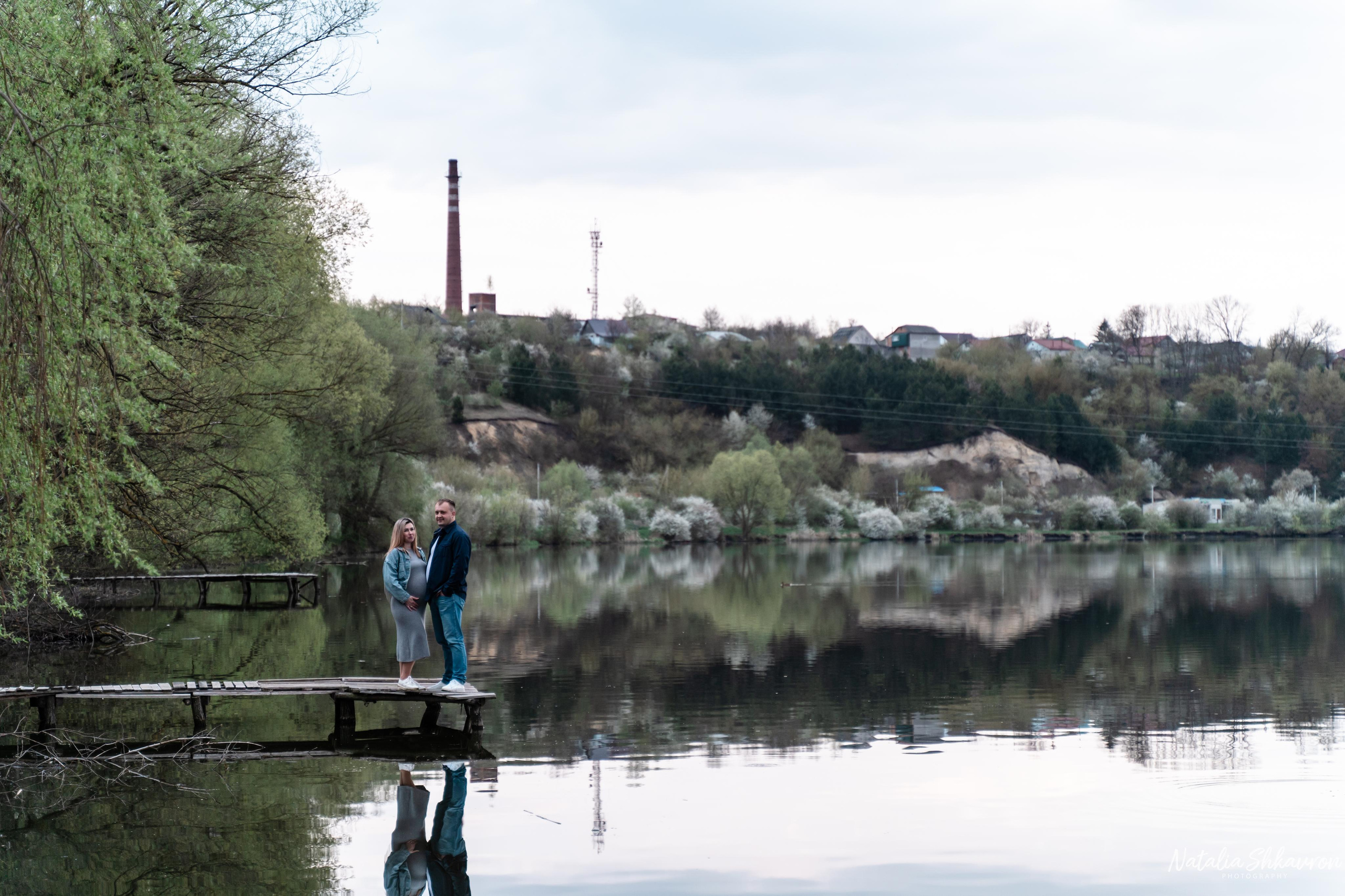 Фотосесія вагітностіу в квітучих садах. Сімейний фотограф Київ Наталія Шкаврон
