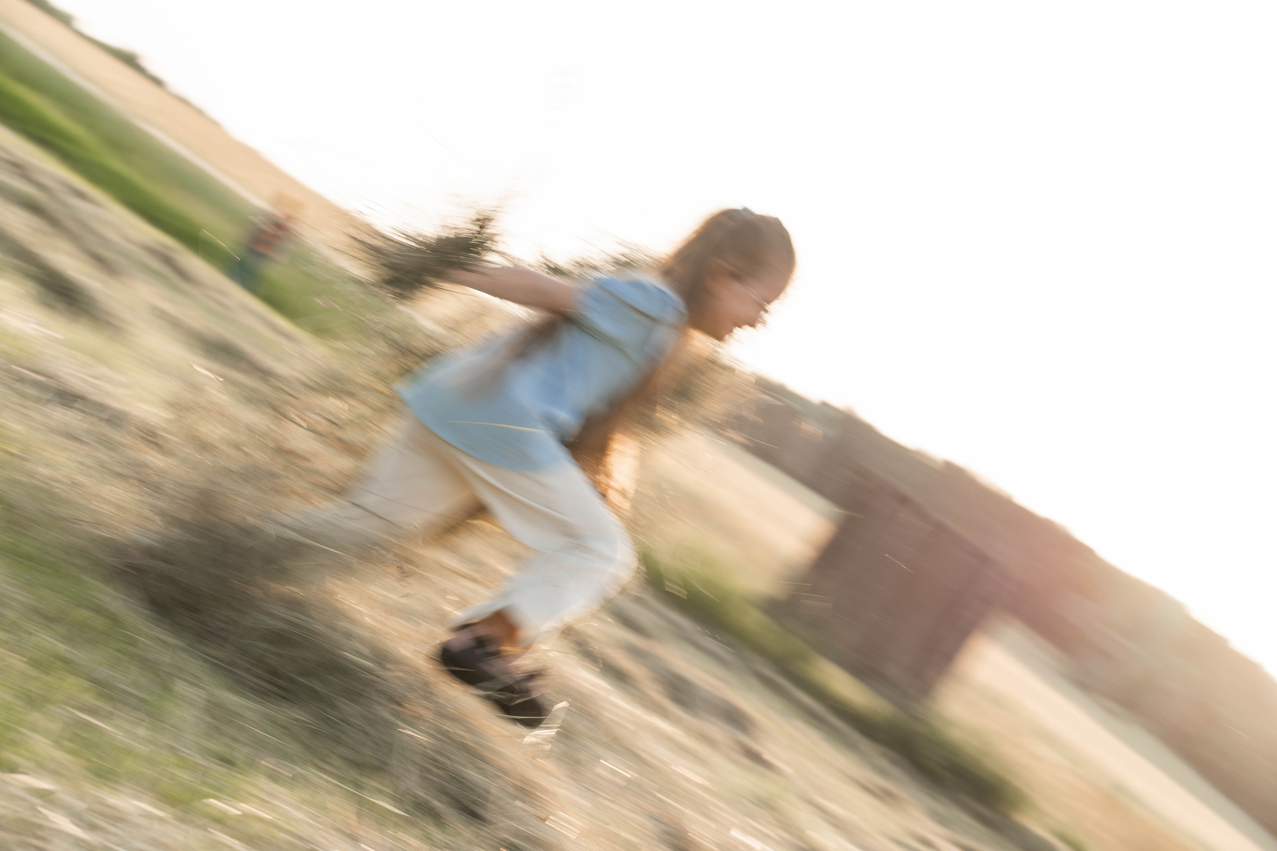 Сімейна фотосесія в Пирогово мами з двома донями. Сімейний фотограф Київ Наталія Шкаврон