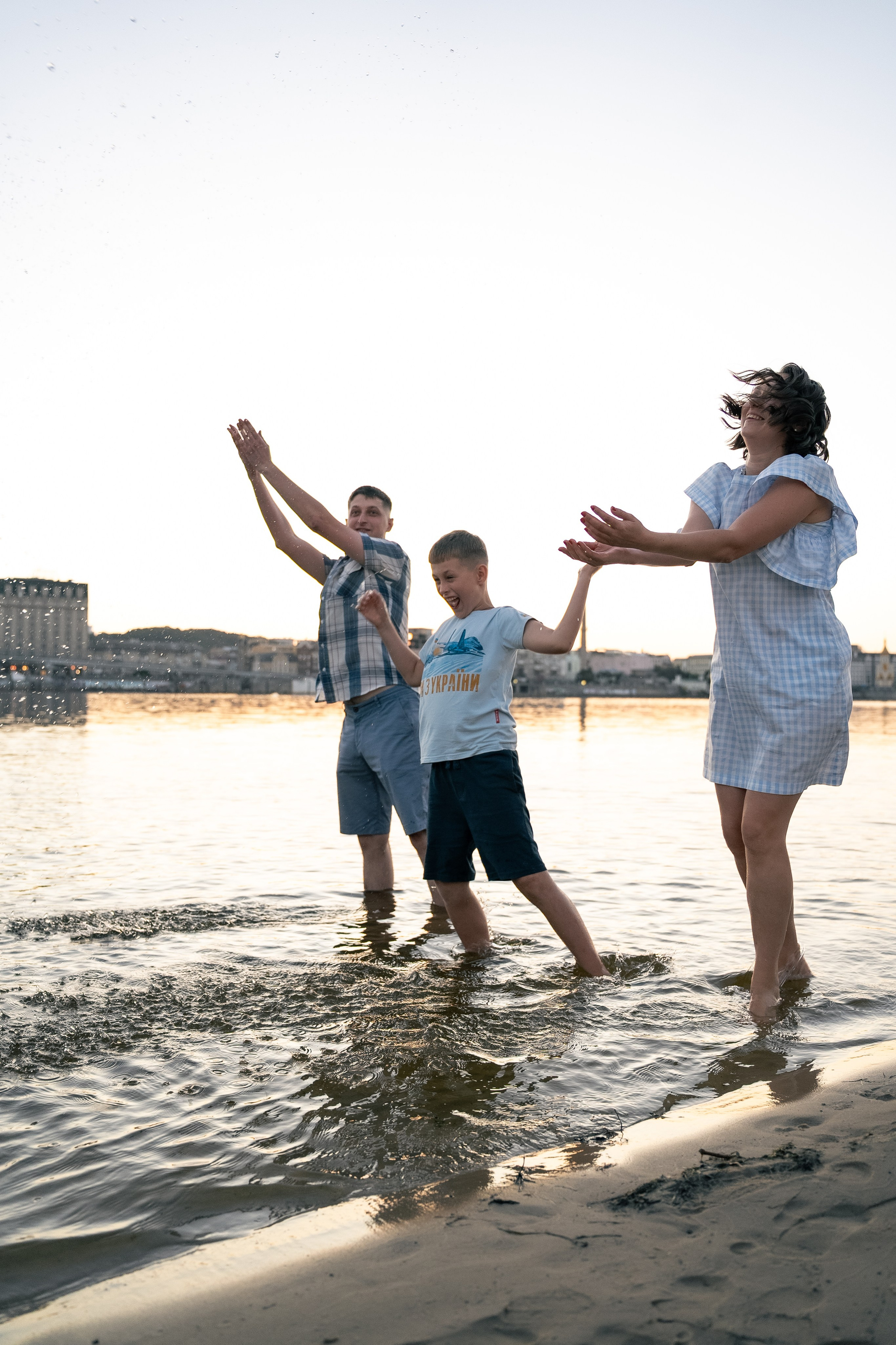 Сімейна фотосесія на Трухановому острові. Сімейний фотограф Київ Наталія Шкаврон