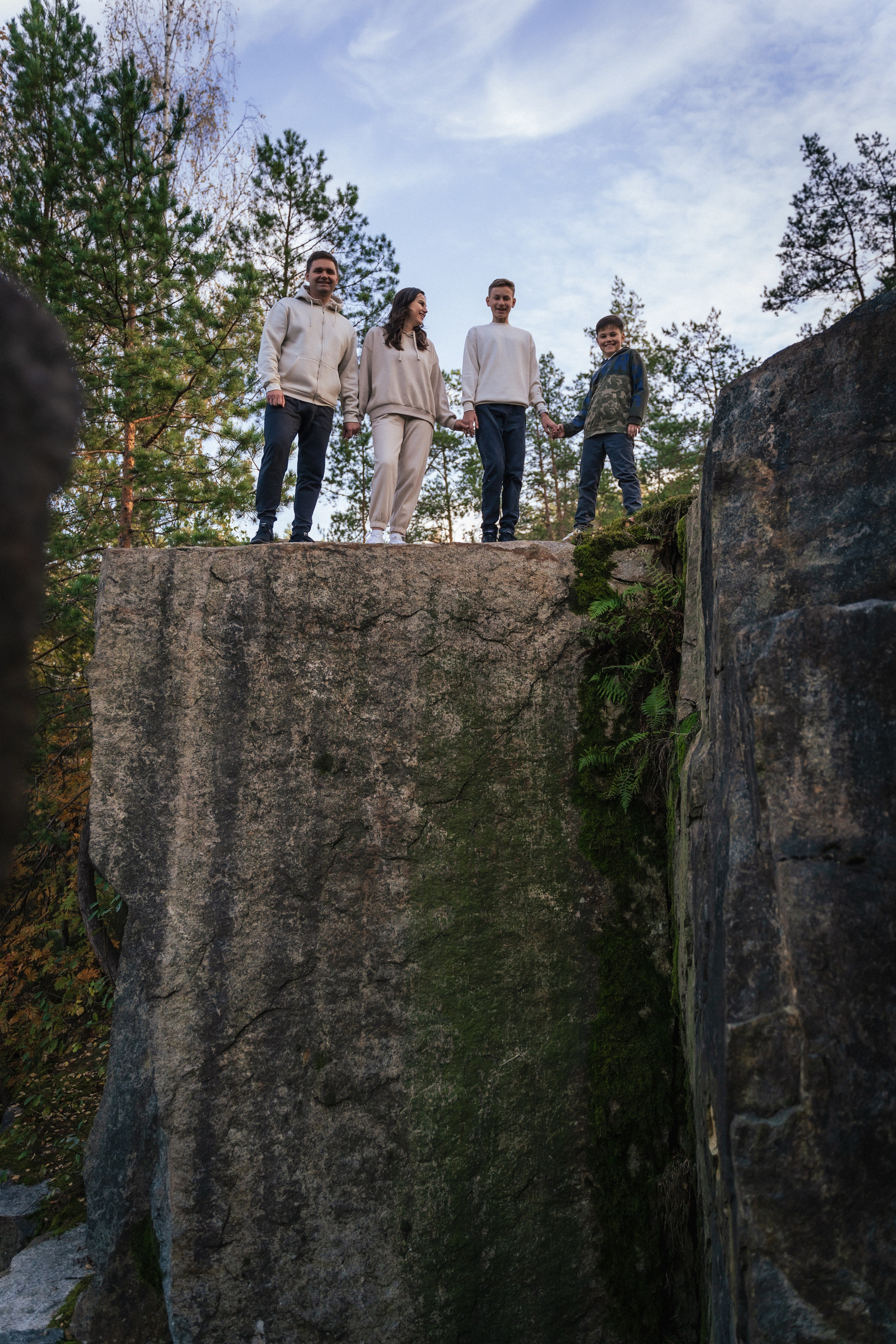 Сімейна фотосесія на природі біля Коростишівського карєру. Сімейний фотограф Київ Наталія Шкаврон