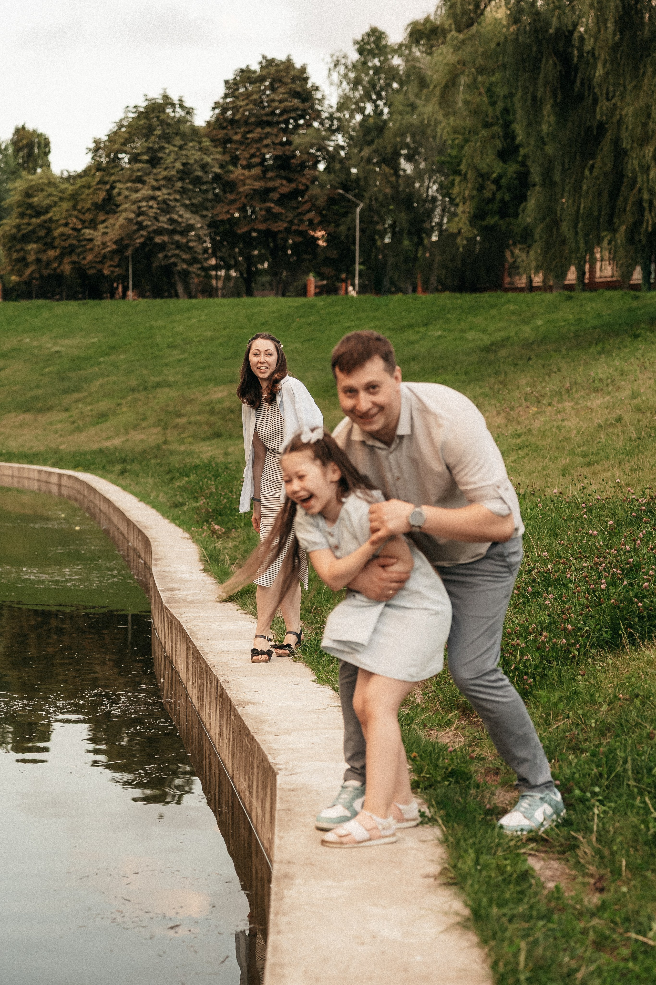 Сімейна фотосесія в парку. Сімейний фотограф Київ Наталія Шкаврон