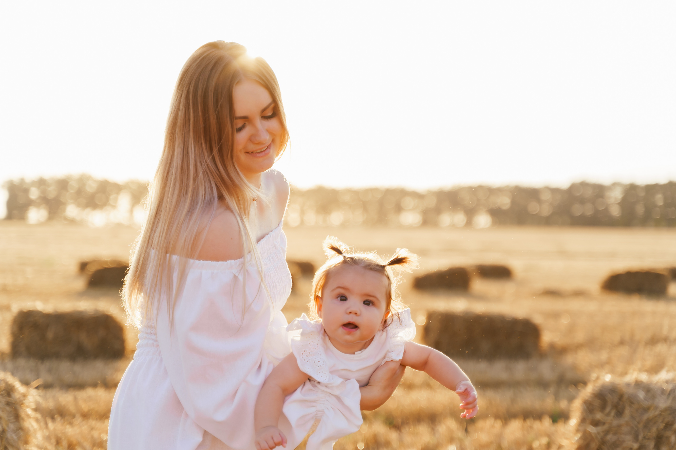 Фотосесія мами та доні в полі. Сімейний фотограф Київ Наталія Шкаврон