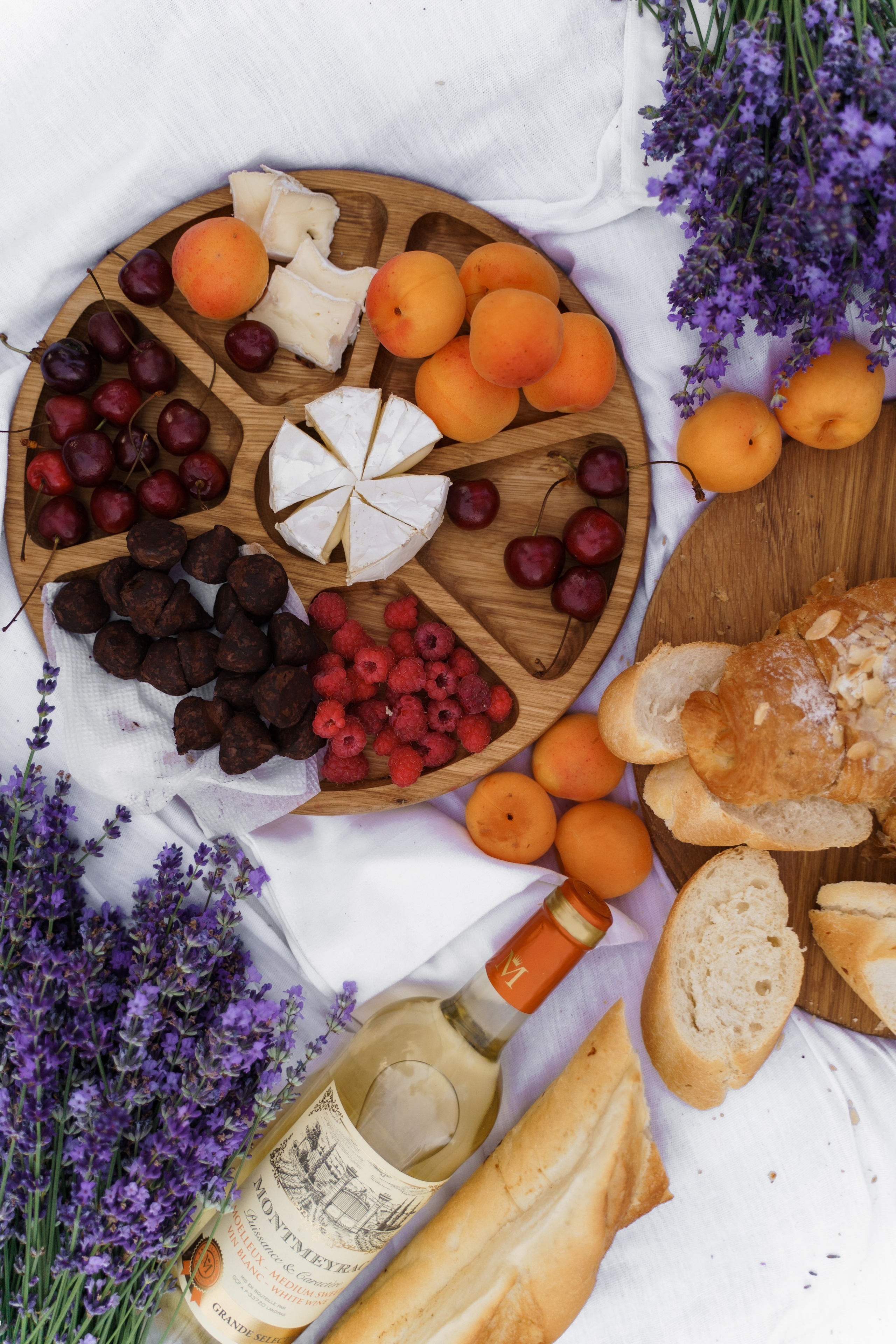фотосесія в лаванді з подругами,  лаванда, лавандовые поля, фотосессия, Фотостудія на природі, Місця для фотосесії, Лавандове поле, індивідуальна фотосесія, фотосесія з подругами, фотосесія в стилі пікнік, літян фотосесія, фотосесія з подургами в стилі пікнік, лавандова фотосесія, фотосесія в лаванді в києві, фотограф київ, фотосесія в Гродку в лаванді, лаванда в Городку, 