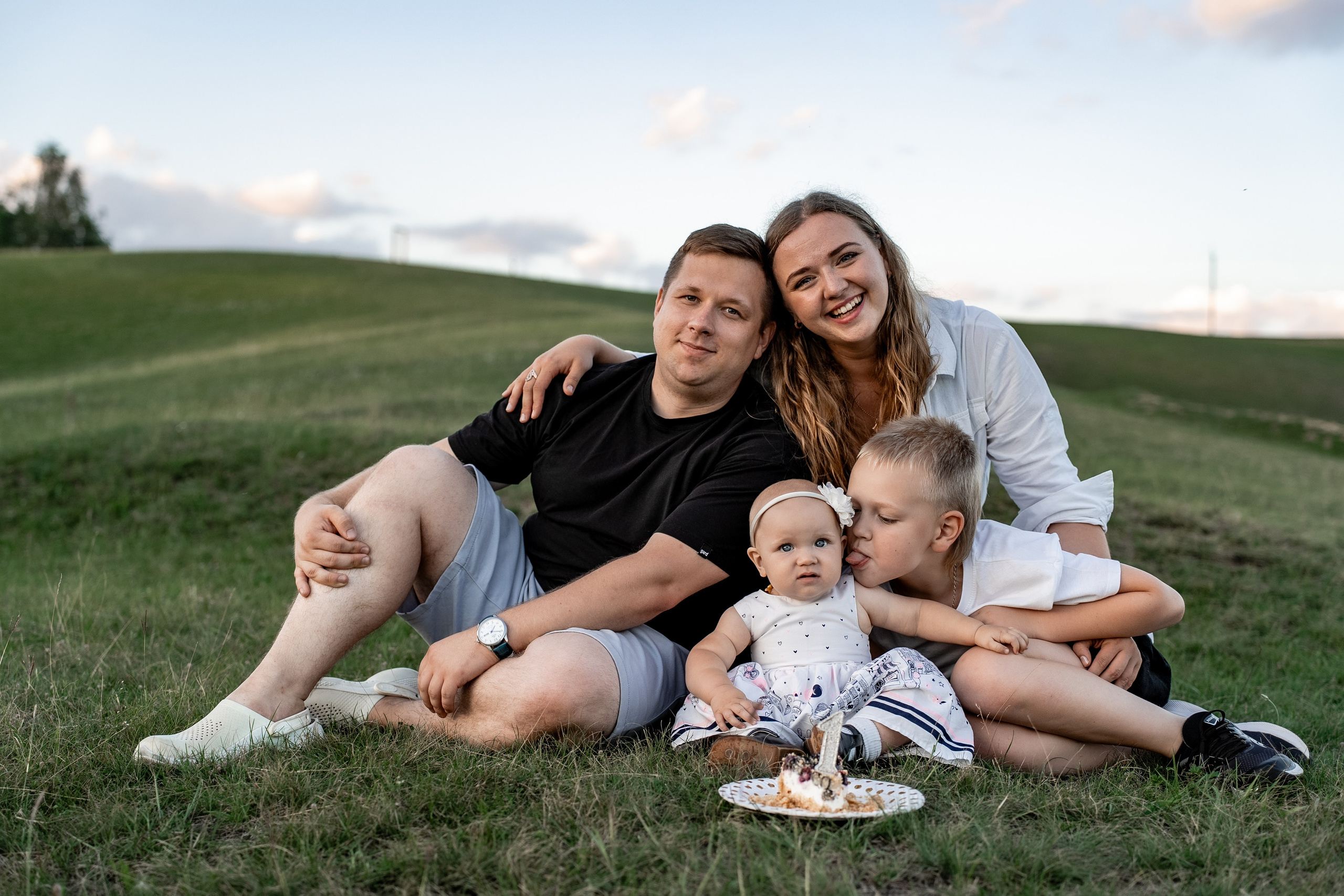 Сімейна фотосесія на овечій фермі. Сімейний фотограф Київ Наталія Шкаврон