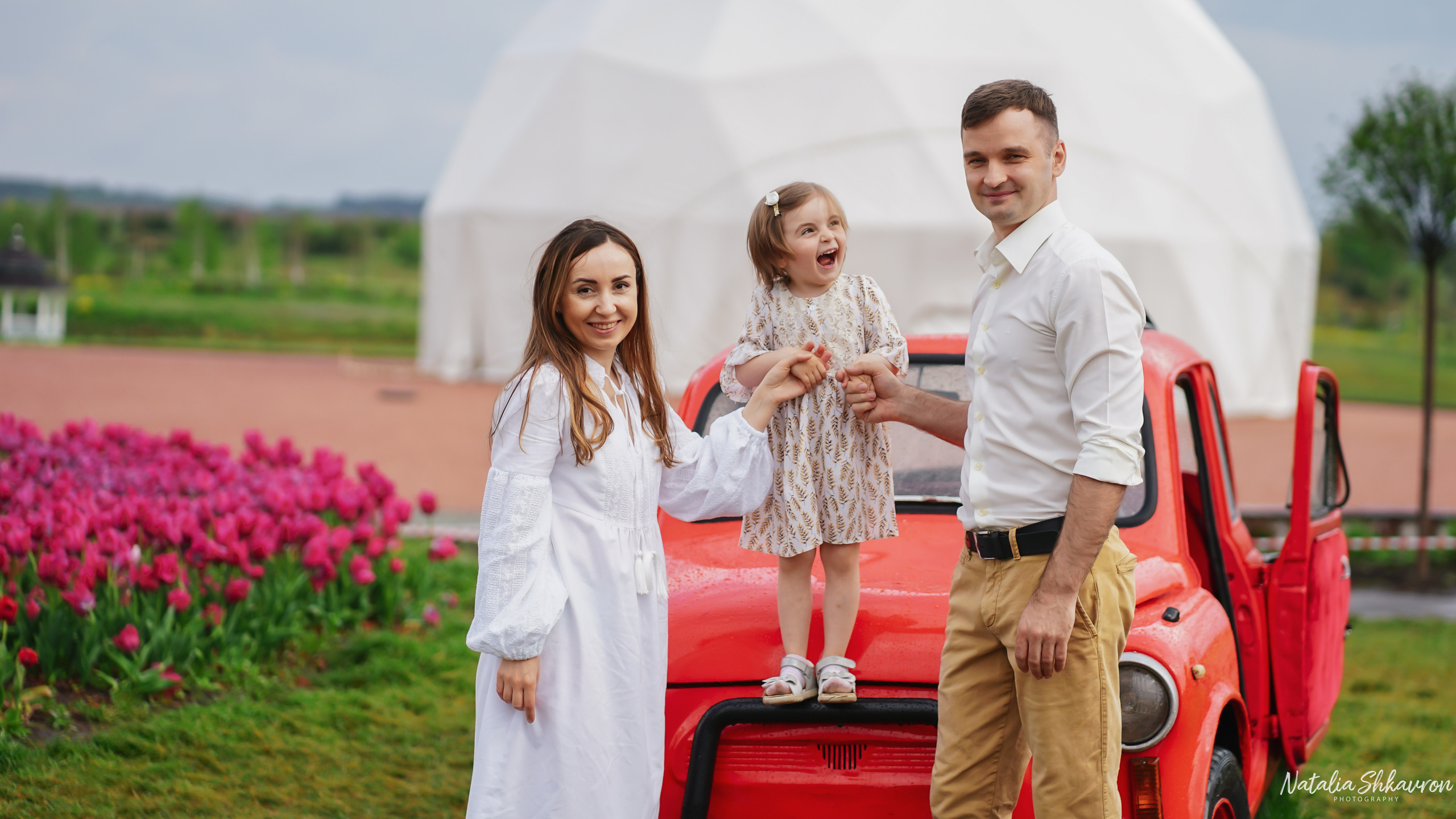 Сімейна фотосесія в тюльпанах. Сімейний фотограф Київ Наталія Шкаврон