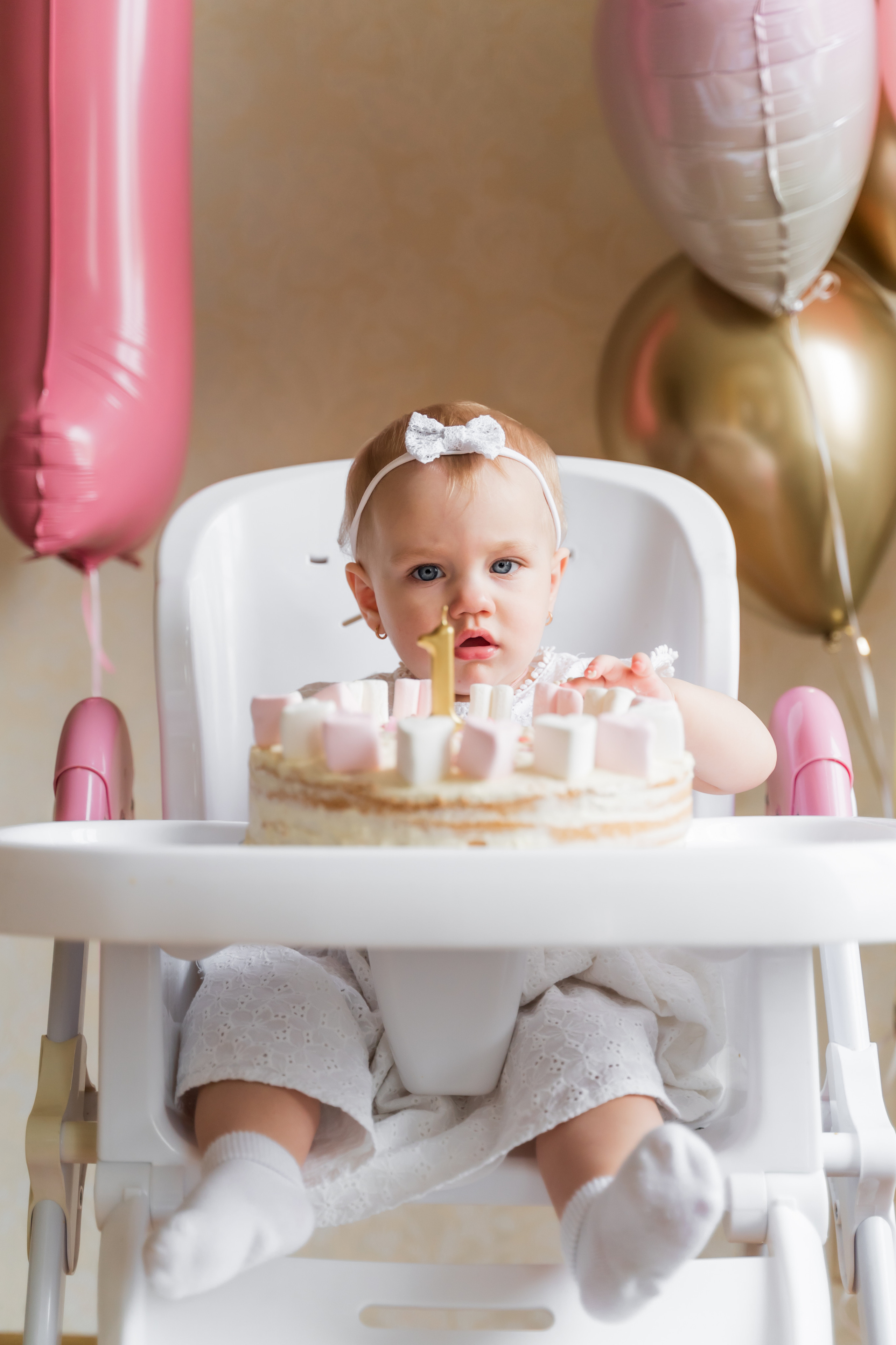 Перший день народження. Домашня фотосесія. Сімейний фотограф Київ Наталія Шкаврон
