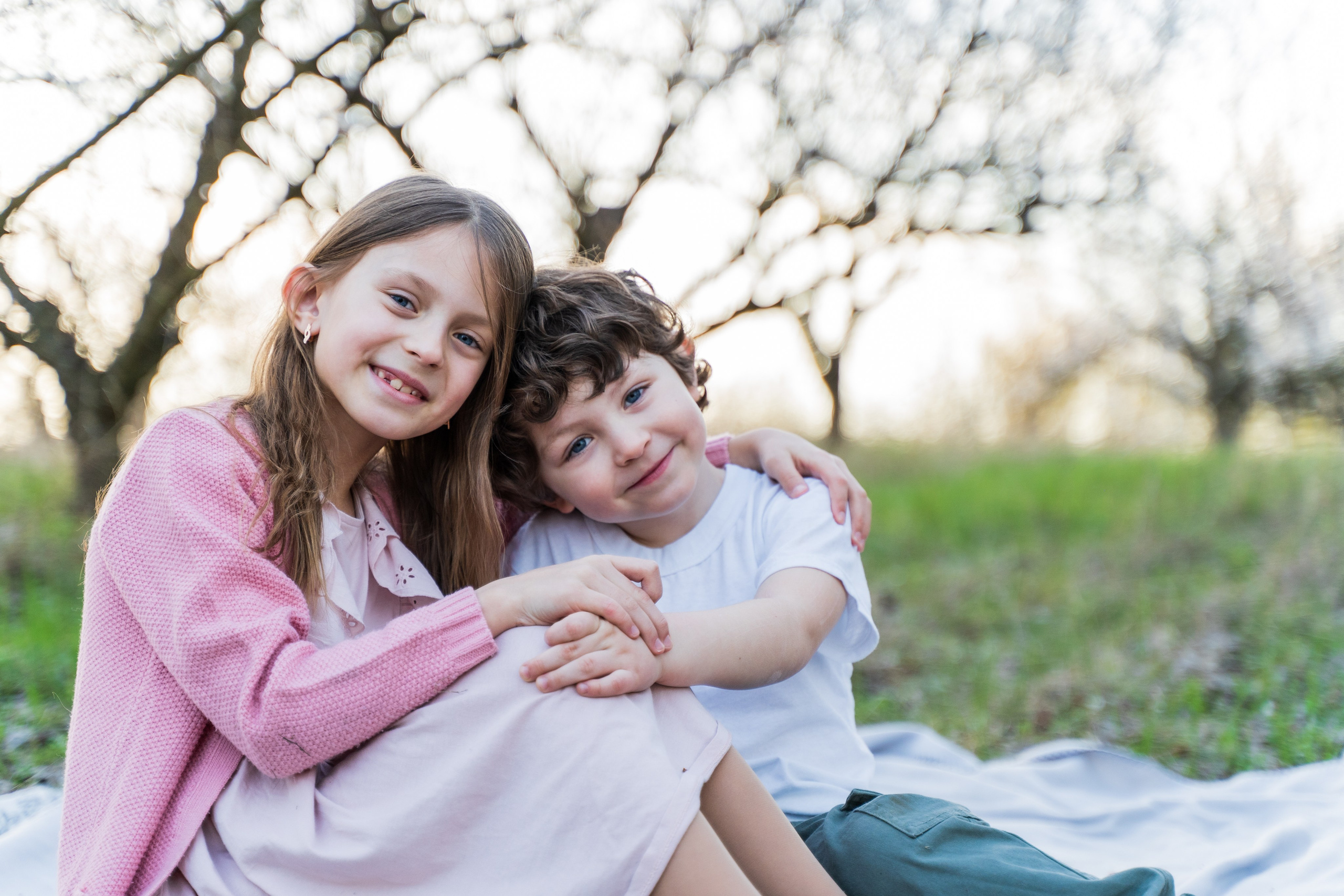 Сімейна фотосесія в абрикосовому саду, фотограф київ, сімейний фотограф київ, локація абрикосовий сад