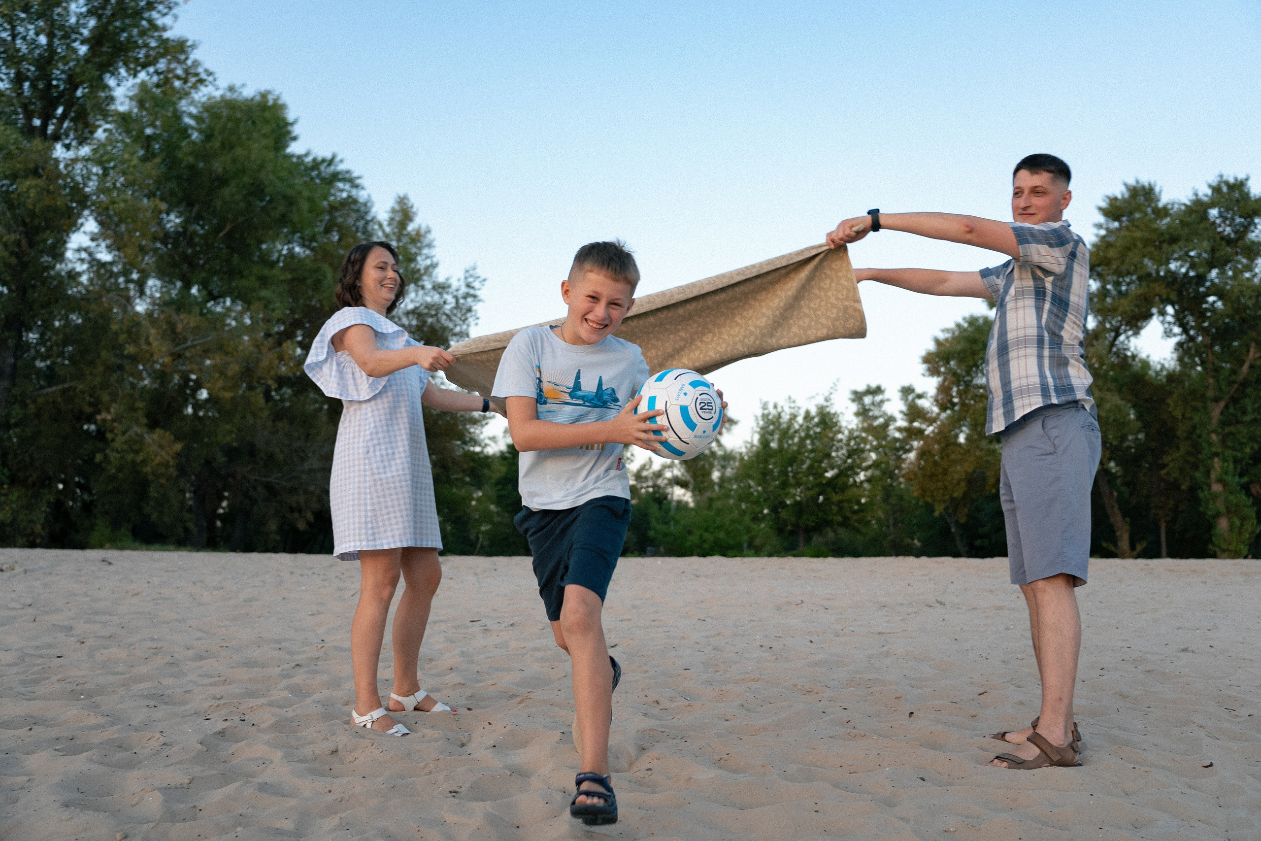 Сімейна фотосесія на пляжі. Family photographer in Kiev Natalia Shkavron