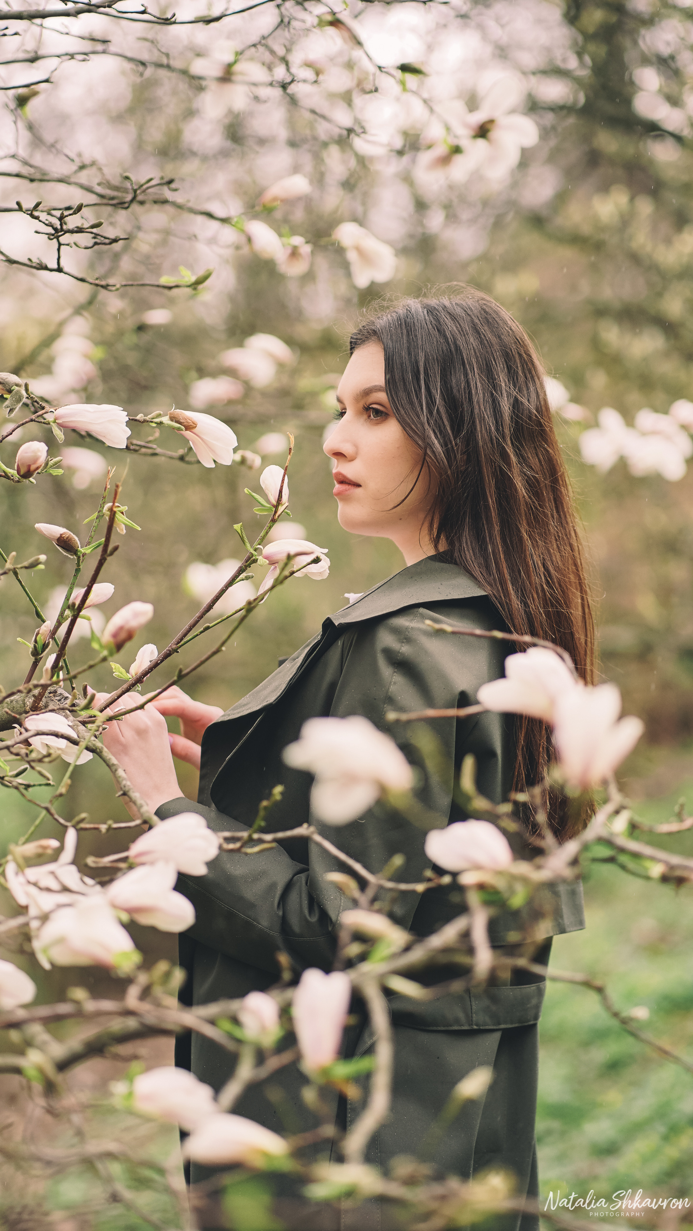 Весняна фотосесія в магноліях. Сімейний фотограф Київ Наталія Шкаврон