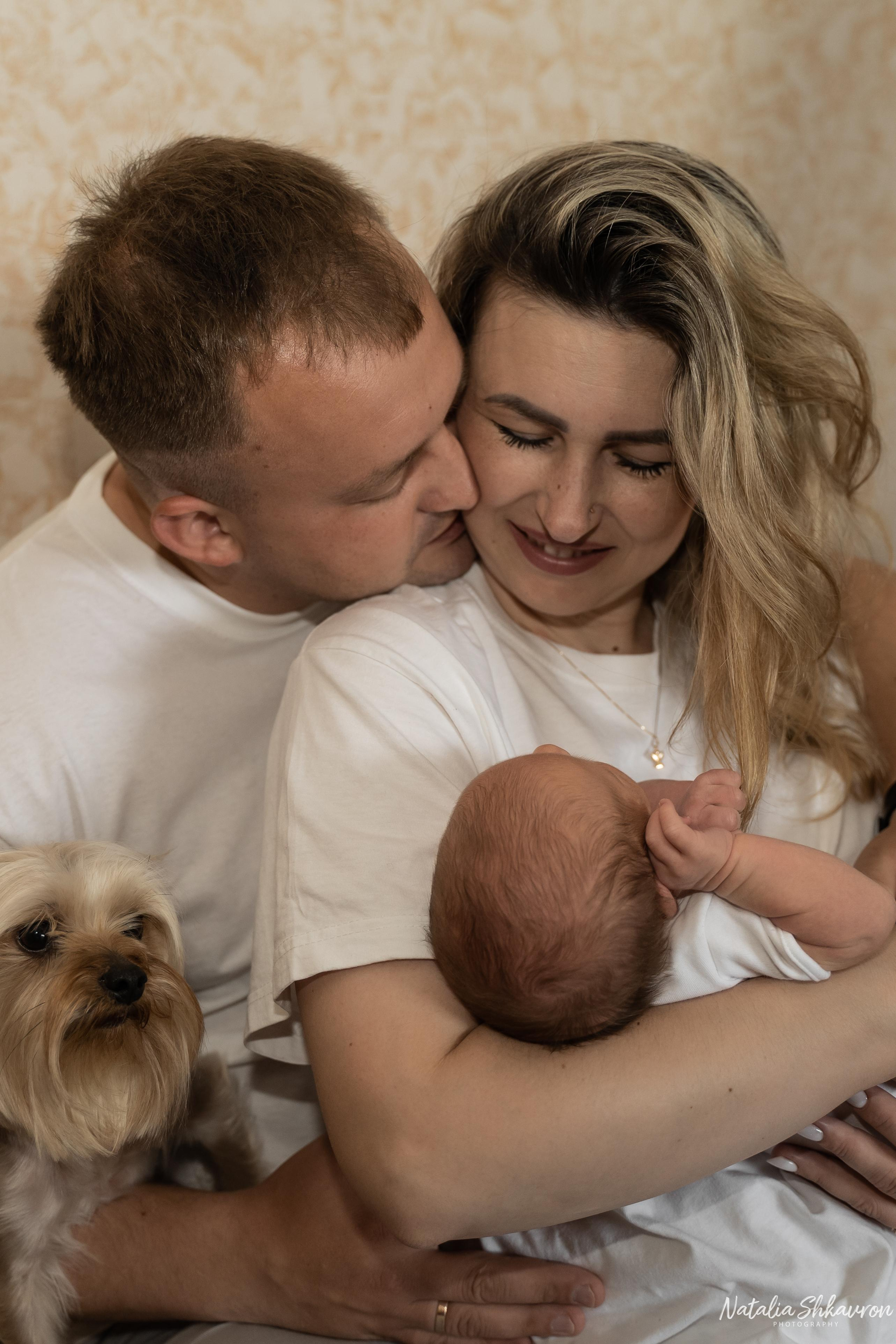 Домашня фотосесія новонародженого. Сімейний фотограф Київ Наталія Шкаврон