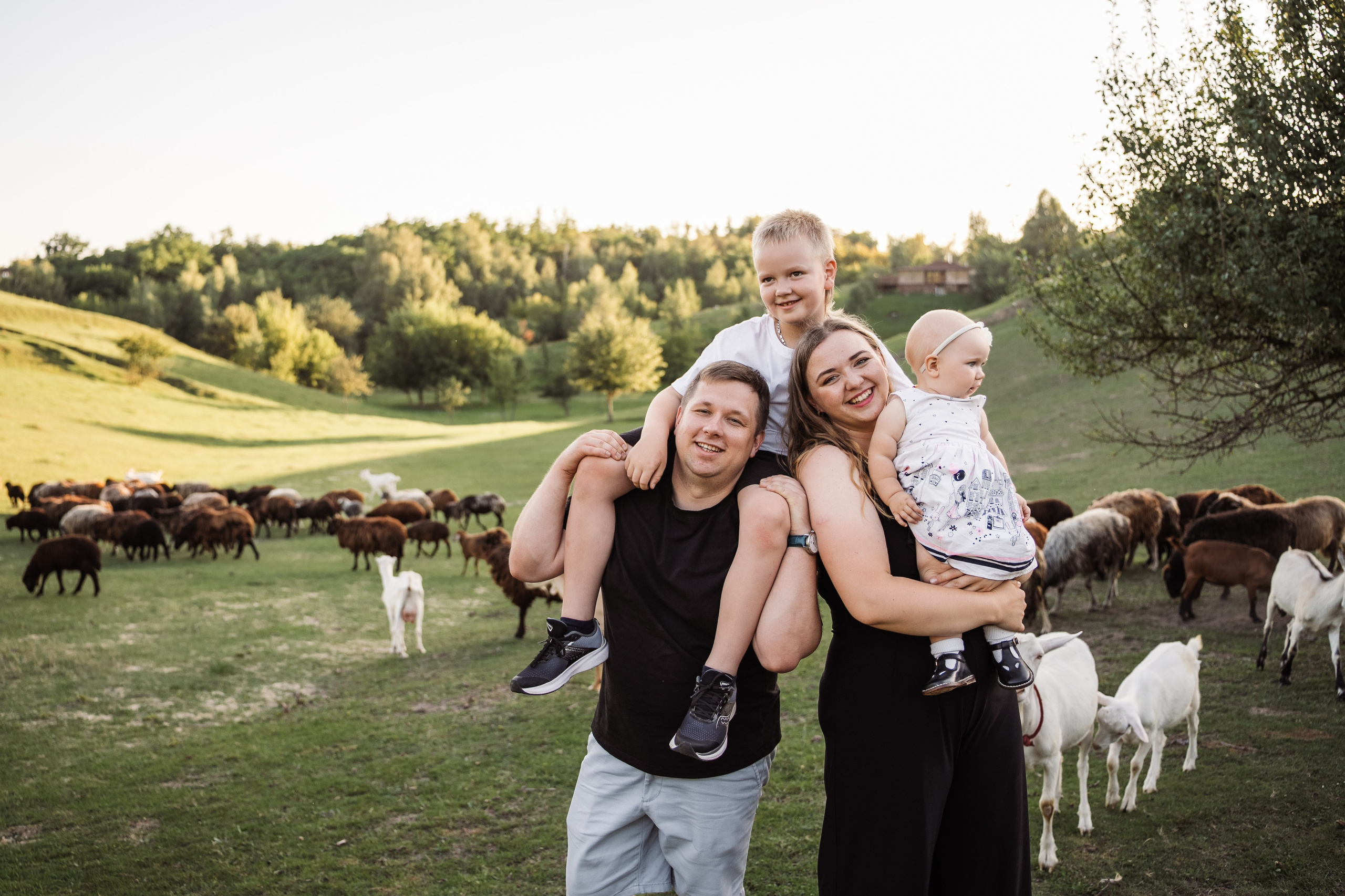 Святкування 1-го дня народження на овечій фермі. Family photographer in Kiev Natalia Shkavron