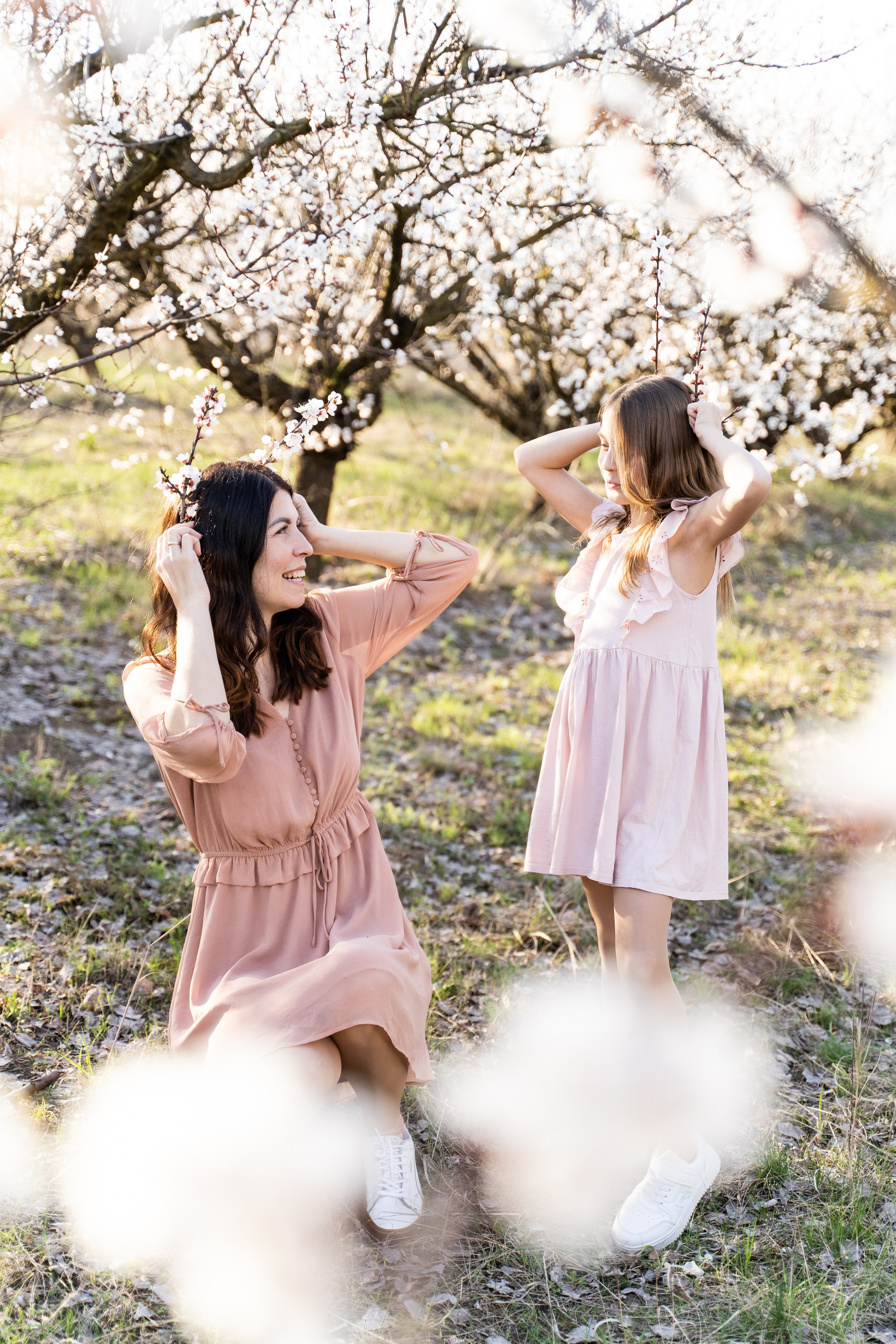 Сімейна фотосесія в абрикосовому саду, фотограф київ, сімейний фотограф київ, локація абрикосовий сад