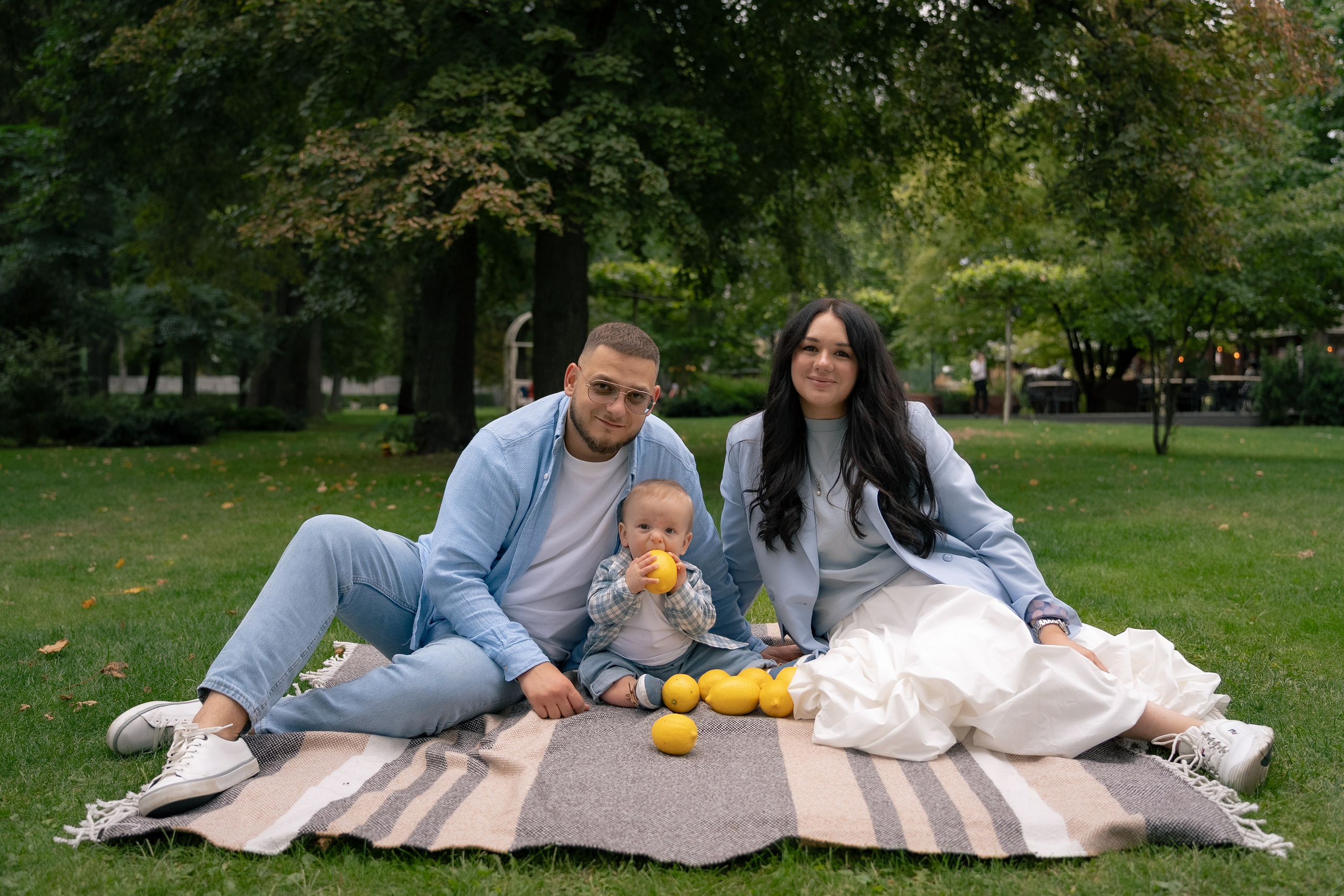 сімейна фотосесія, фотограф київ, фотосесія біля ресторану прага, фотосесія біля парку Прага, сімейна фотосесія, сімейна фотосесія на ВДНГ