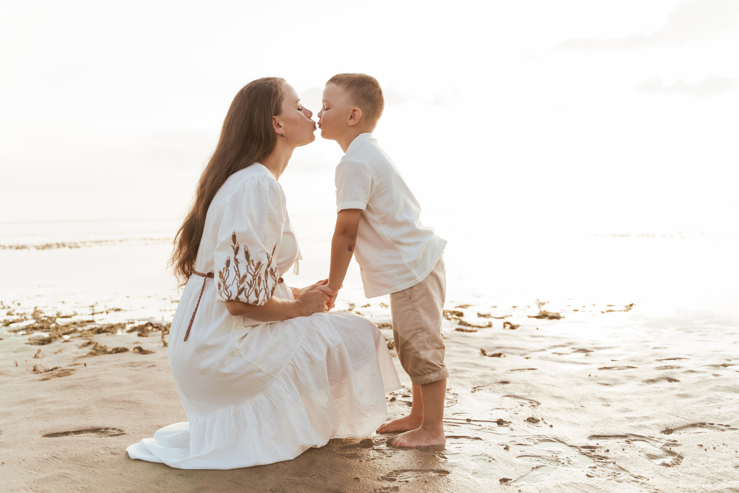 Фотосесія вагітності біля Київського моря. Сімейний фотограф Київ Наталія Шкаврон