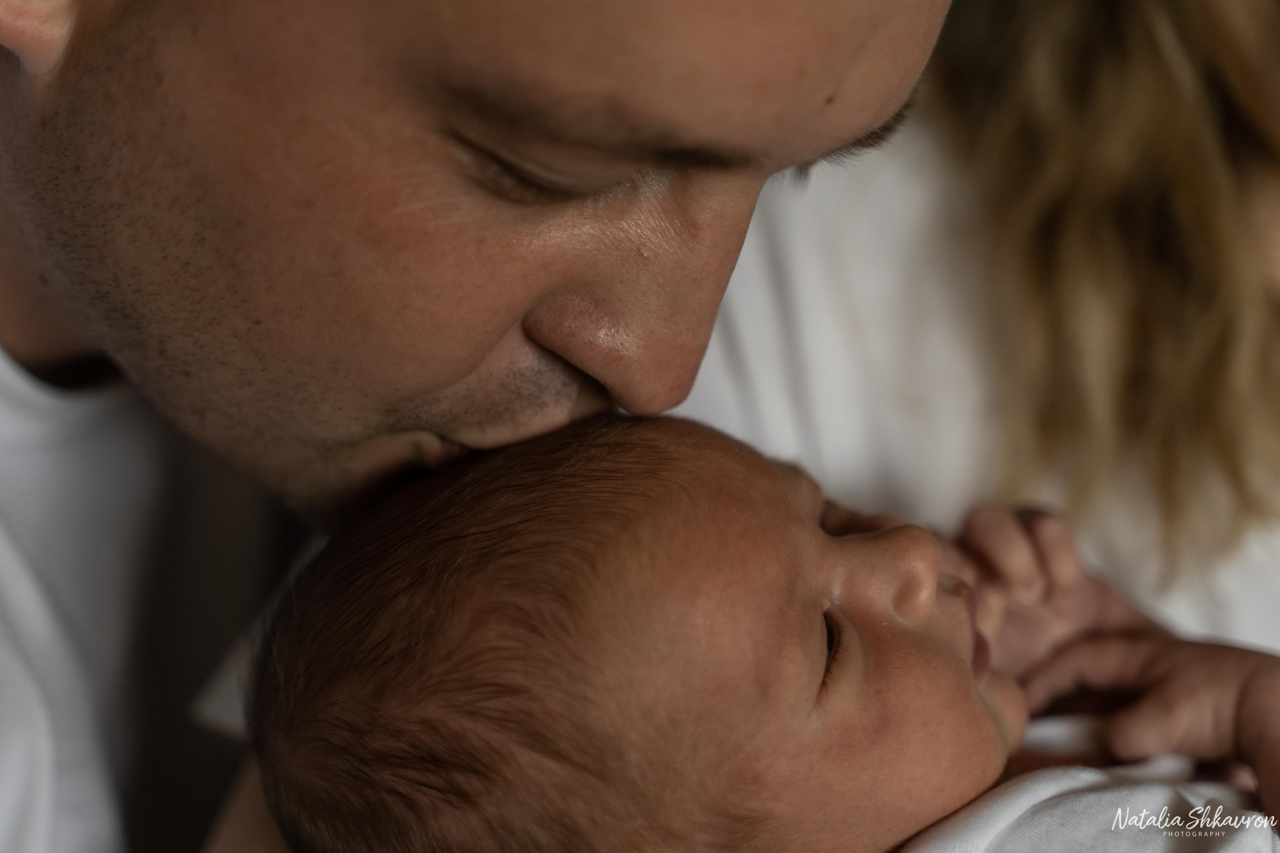 Домашня фотосесія новонародженого. Family photographer in Kiev Natalia Shkavron