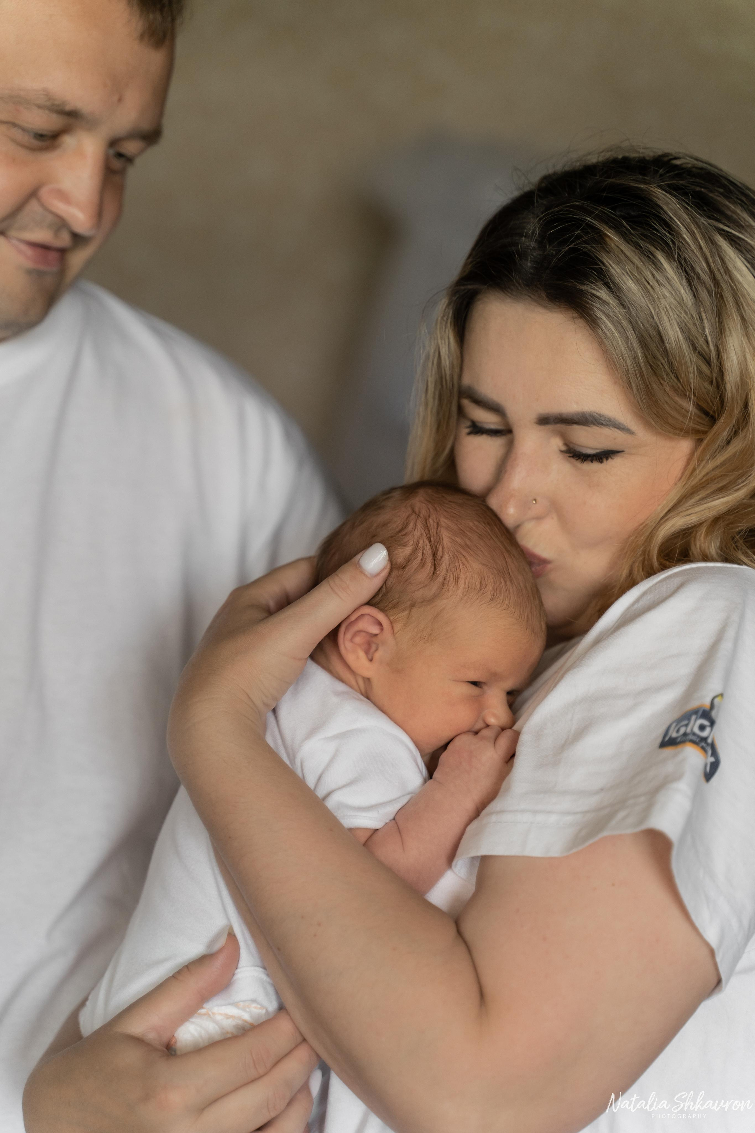 Домашня фотосесія новонародженого. Family photographer in Kiev Natalia Shkavron