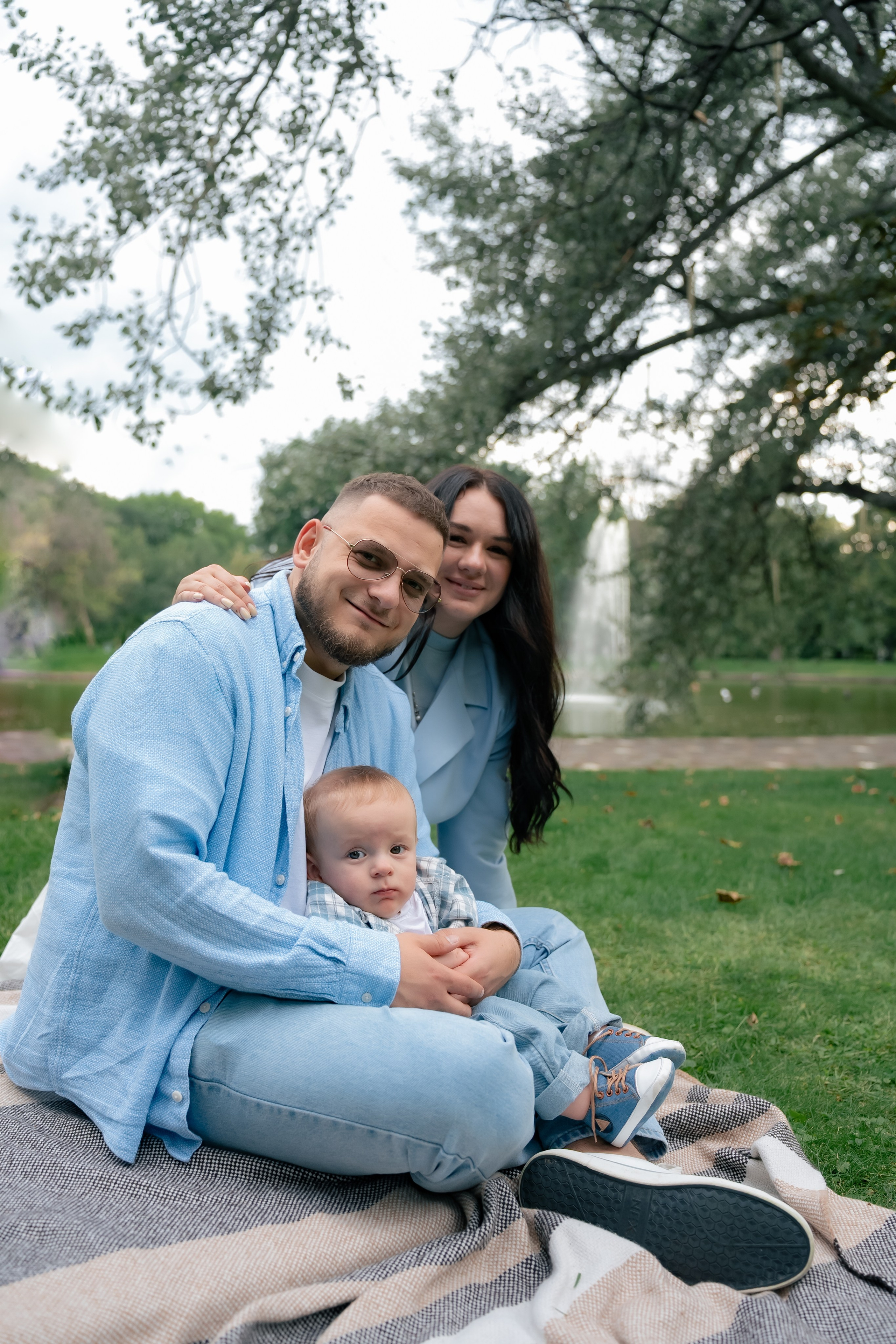 Сімейна фотосесія у парку Прага. Сімейний фотограф Київ Наталія Шкаврон