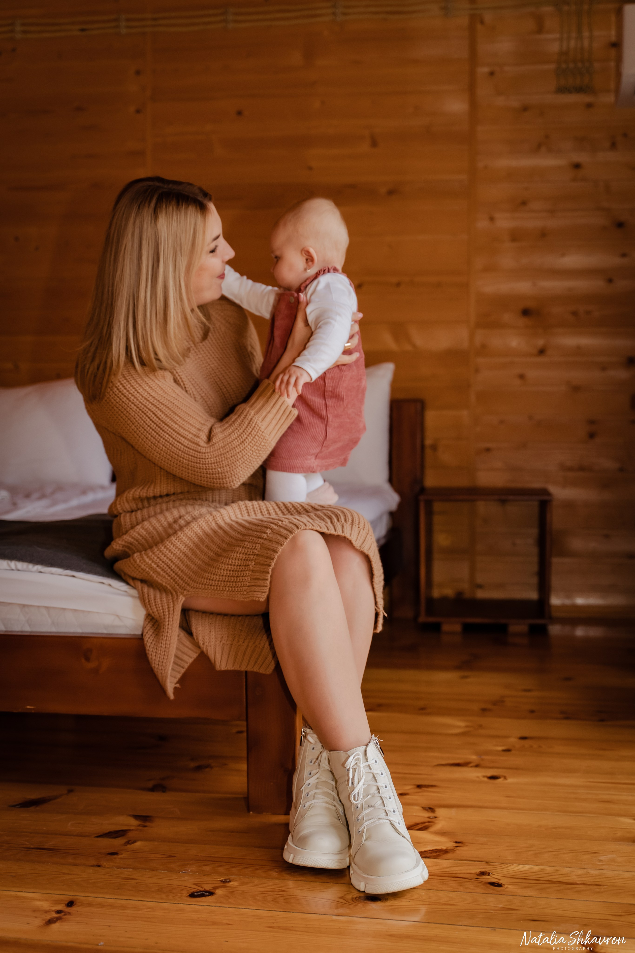 Сімейна фотосесія восени біля води. Family photographer in Kiev Natalia Shkavron