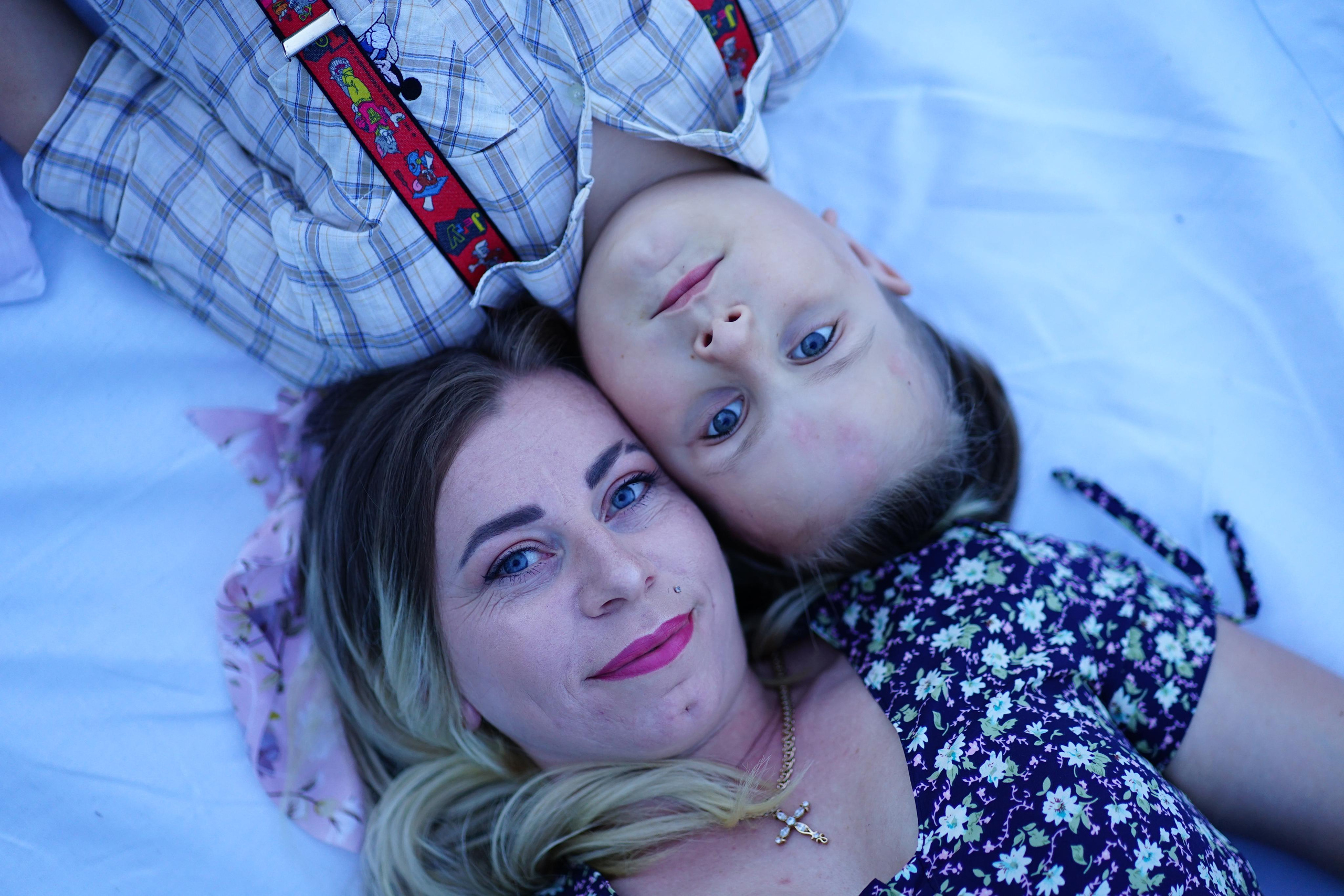 Фотосесія в стилі пікнік мама та син. Сімейний фотограф Київ Наталія Шкаврон