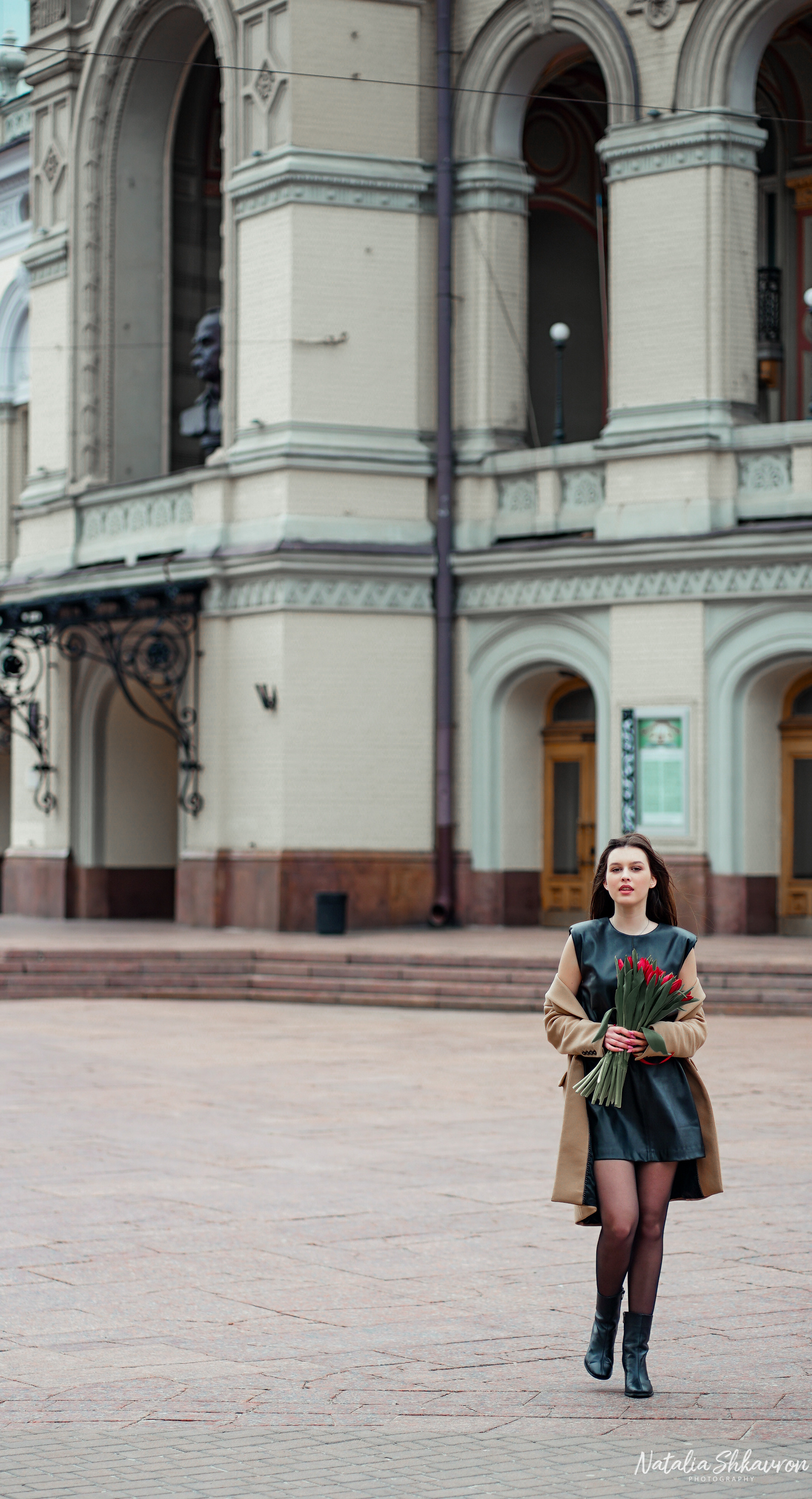 Індивідуальна фотосесія біля Оперного театру Київ. Сімейний фотограф Київ Наталія Шкаврон