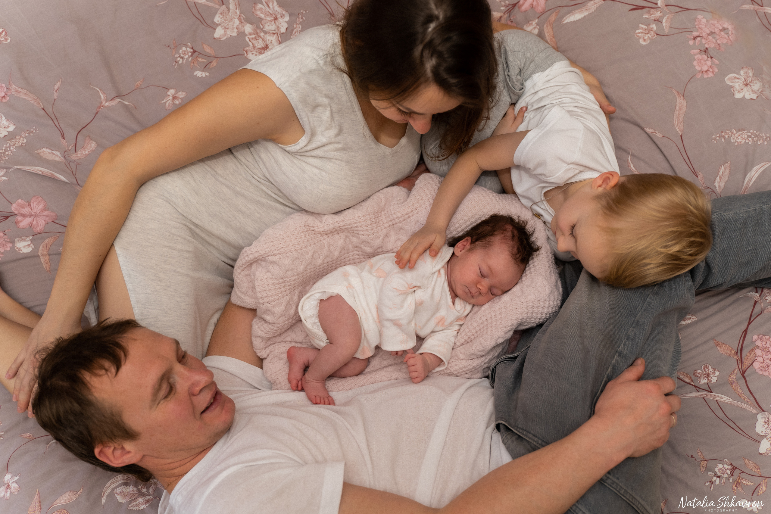 Сімейна фотосесія новонародженої. Сімейний фотограф Київ Наталія Шкаврон