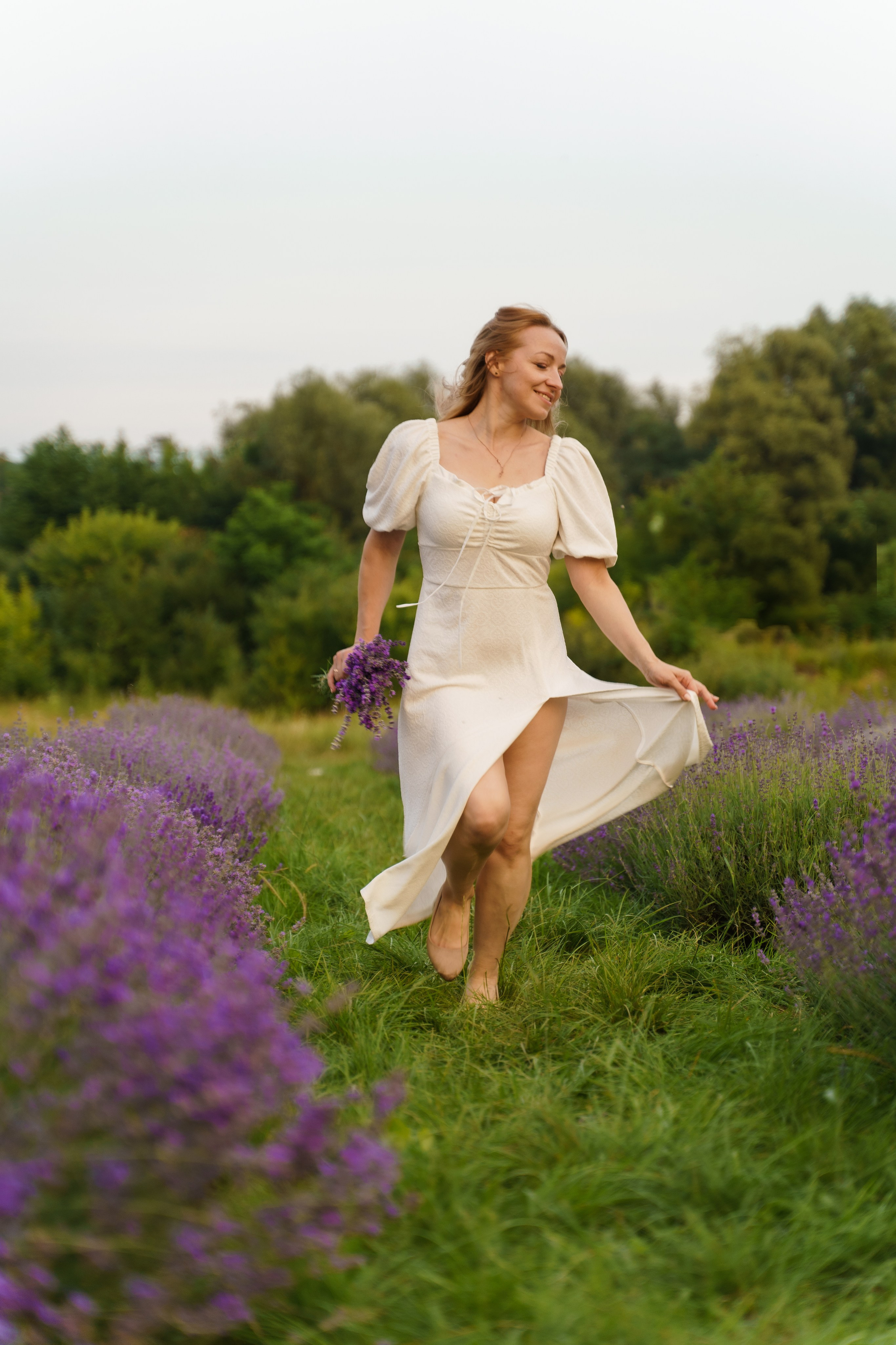 фотосесія в лаванді з подругами,  лаванда, лавандовые поля, фотосессия, Фотостудія на природі, Місця для фотосесії, Лавандове поле, індивідуальна фотосесія, фотосесія з подругами, фотосесія в стилі пікнік, літян фотосесія, фотосесія з подургами в стилі пікнік, лавандова фотосесія, фотосесія в лаванді в києві, фотограф київ, фотосесія в Гродку в лаванді, лаванда в Городку