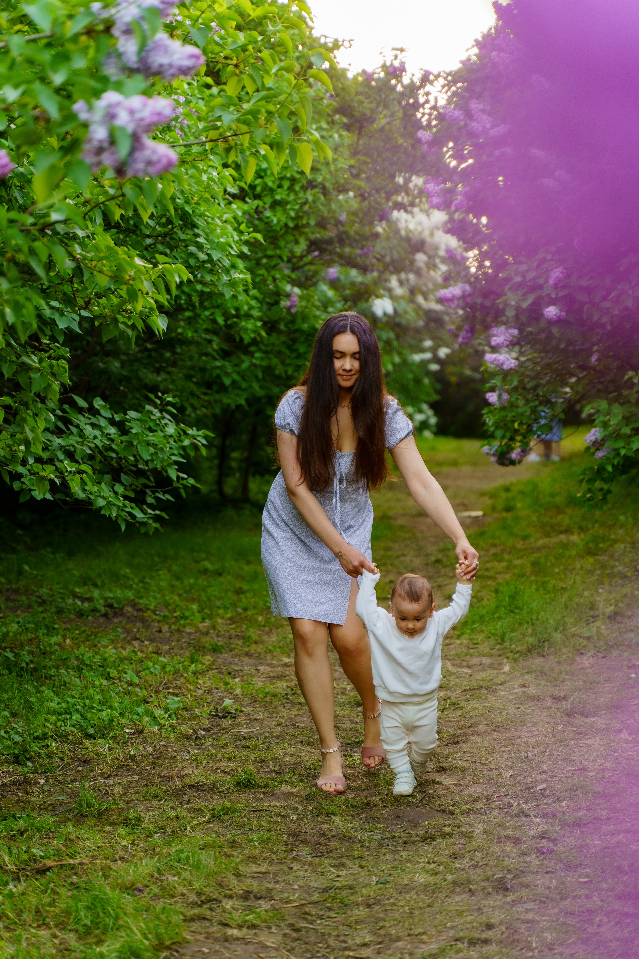 Сімейна фотосесія в бузку Київ. Сімейний фотограф Київ Наталія Шкаврон