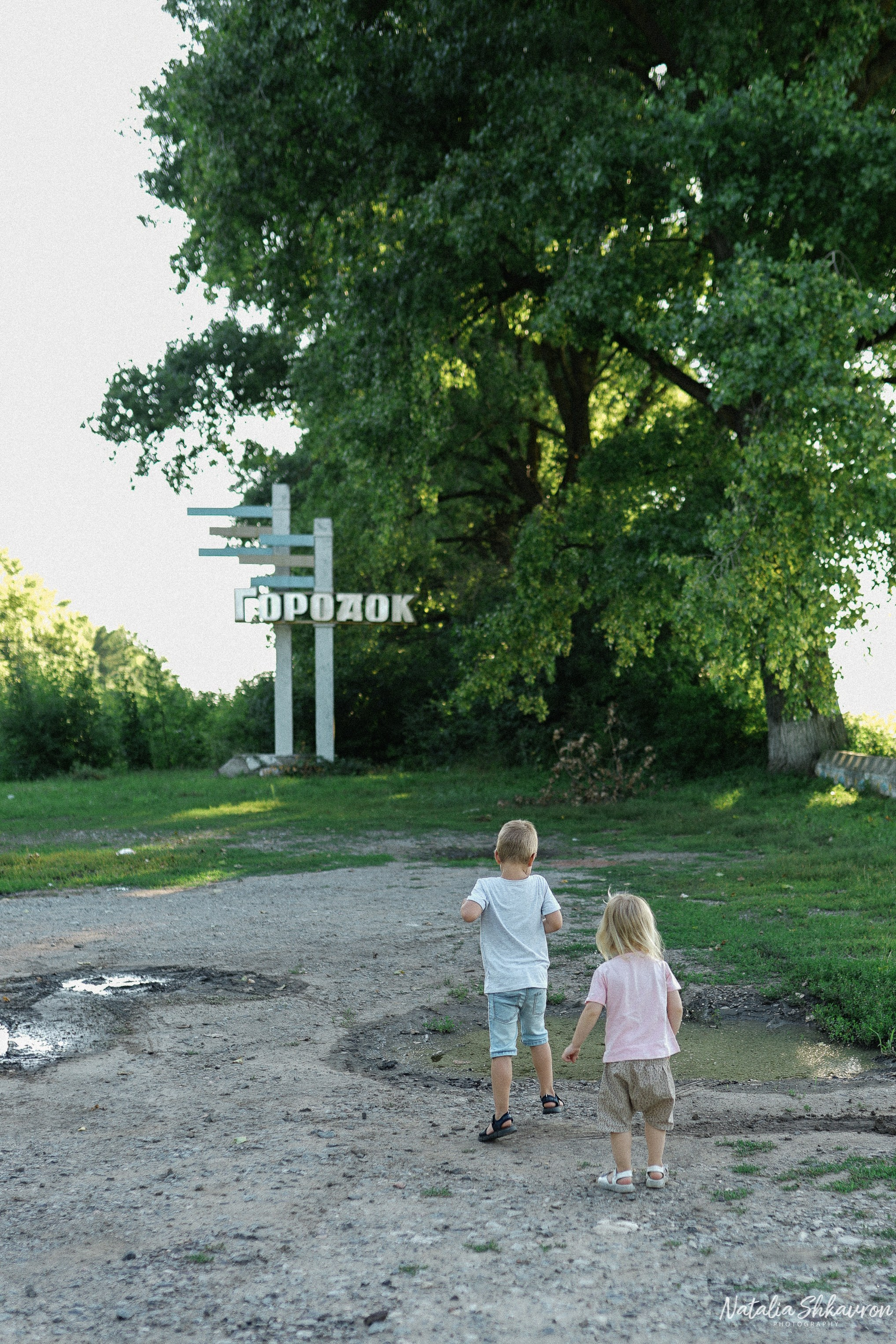 Сімейна фотосесія з кавунами. Family photographer in Kiev Natalia Shkavron