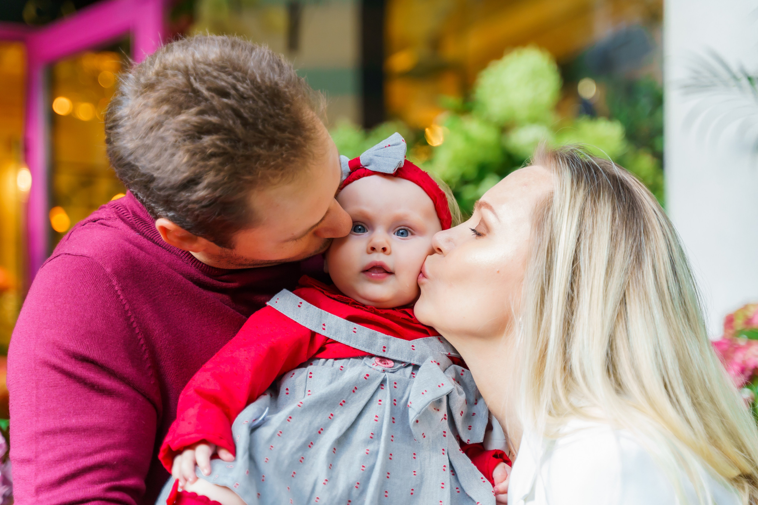 Сімейна фотосесія в гортензіях в Клов саду. Family photographer in Kiev Natalia Shkavron