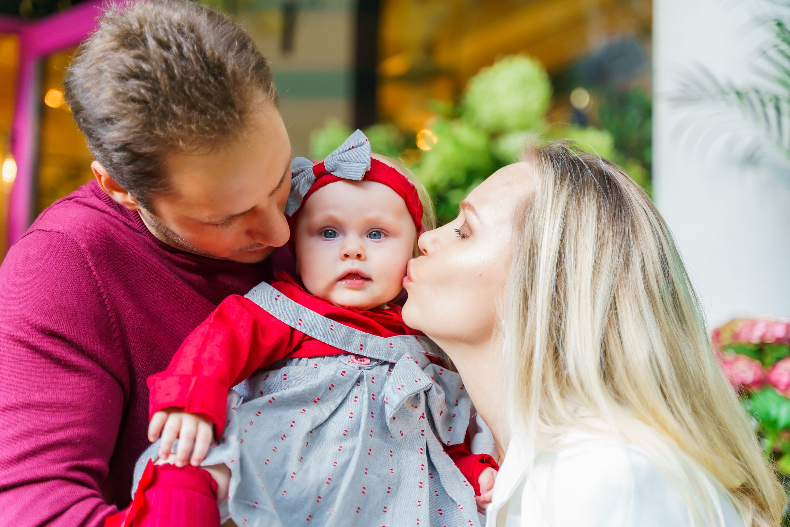 Сімейна фотосесія в гортензіях в Клов саду. Family photographer in Kiev Natalia Shkavron