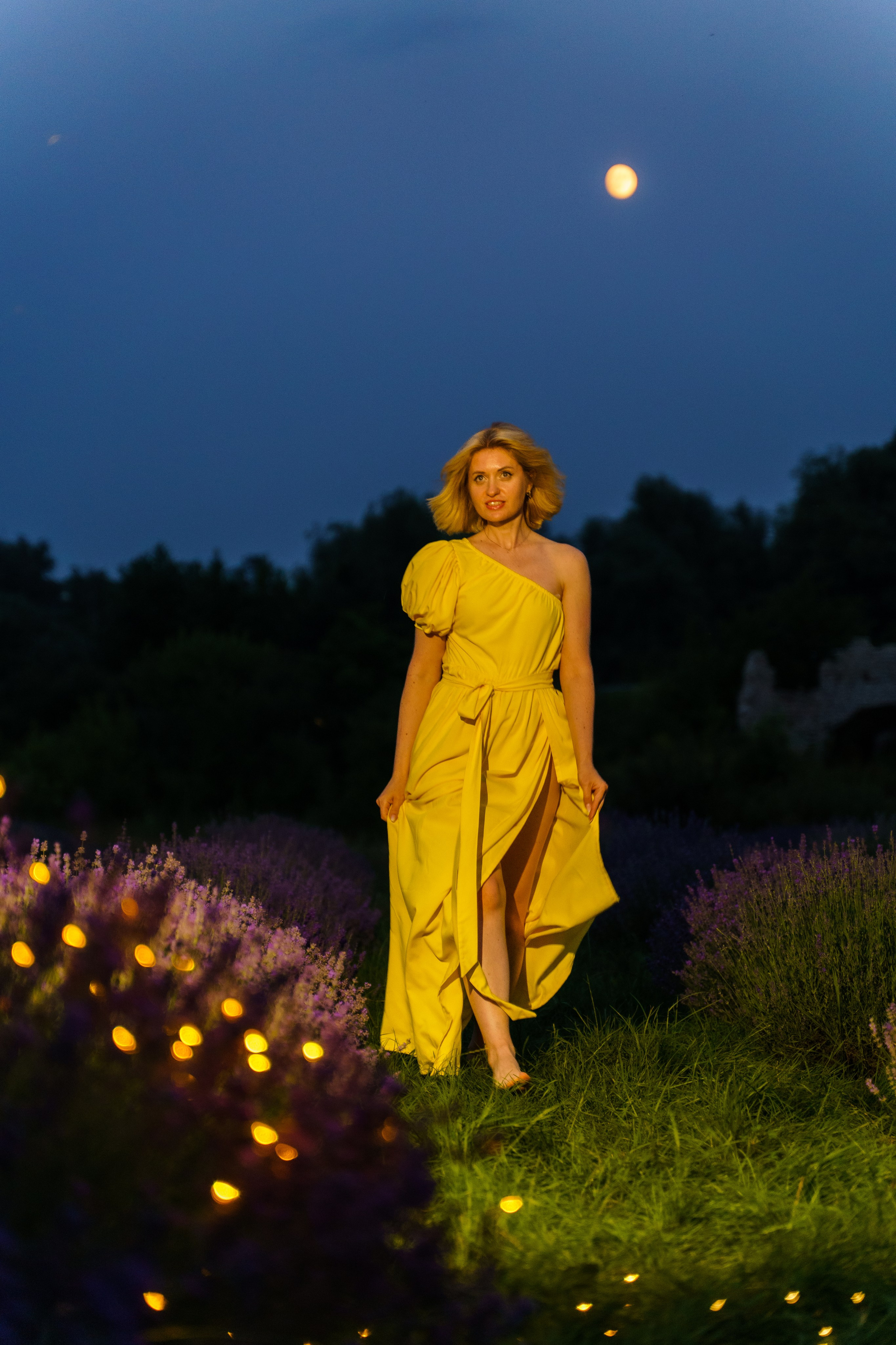 Індивідуальна фотосесія в лаванді в сутінках. Сімейний фотограф Київ Наталія Шкаврон